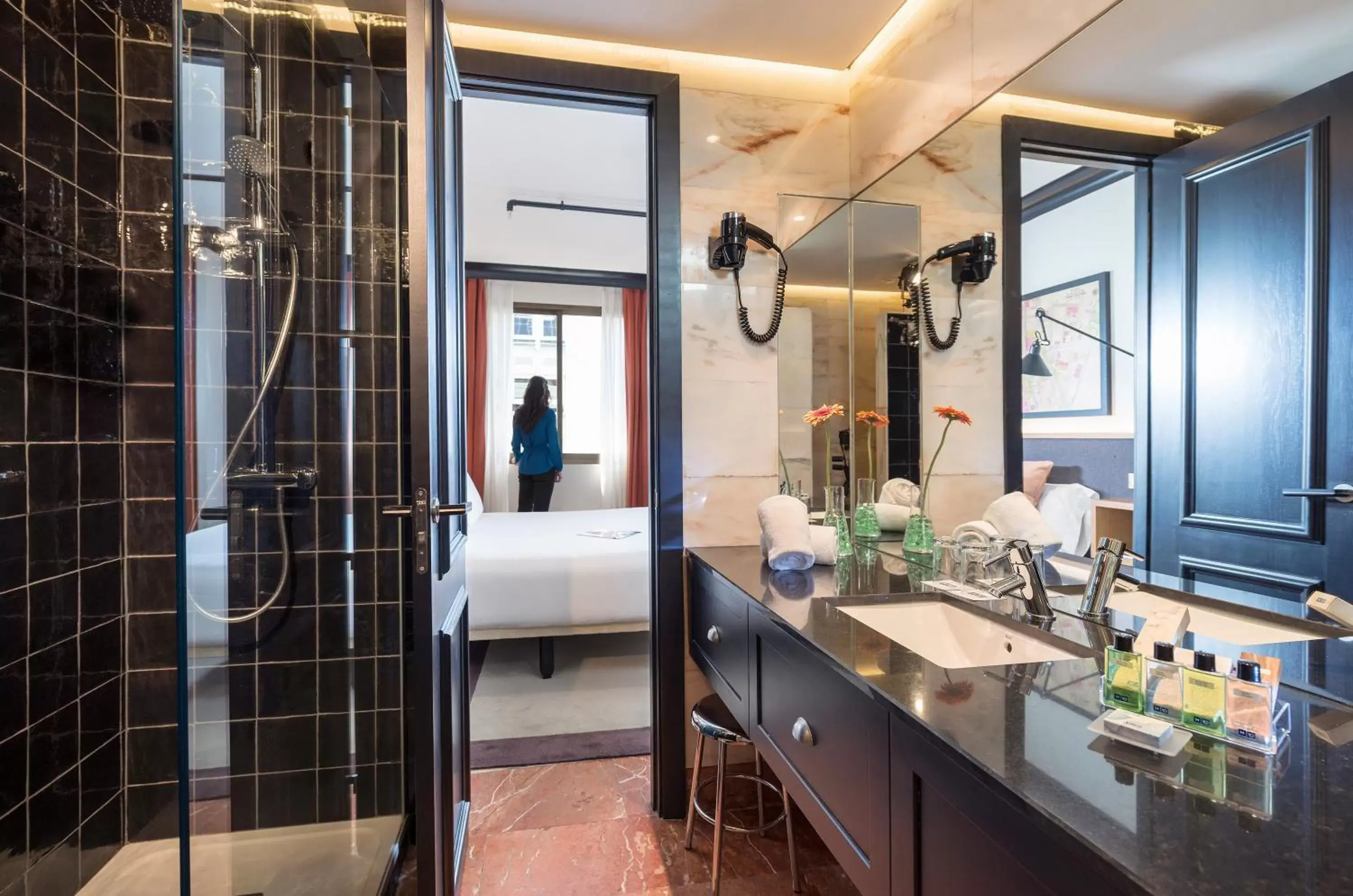 Bathroom, Kitchen/Kitchenette in H10 Tribeca