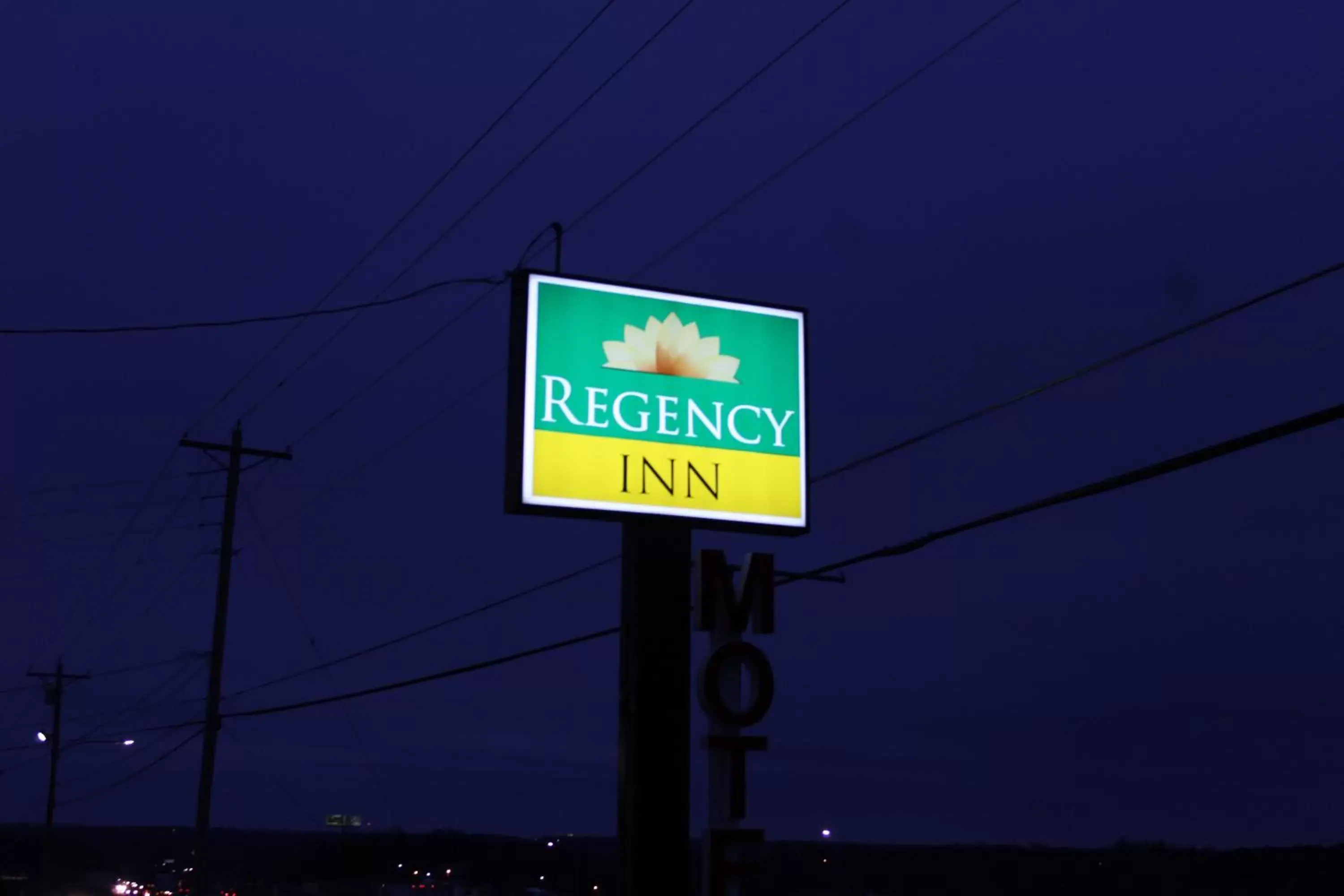 Property Logo/Sign in Regency Inn