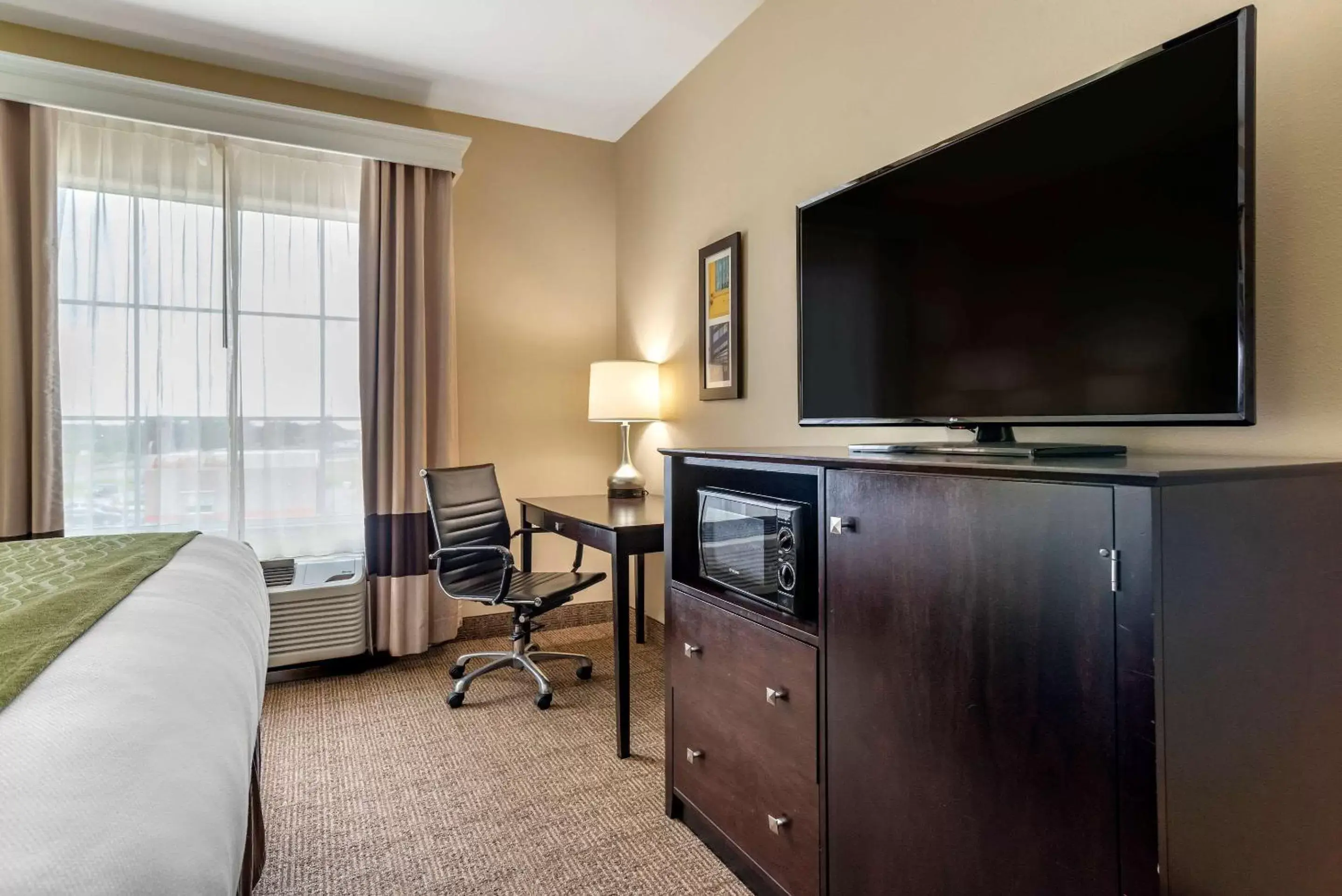 Photo of the whole room, TV/Entertainment Center in Comfort Inn & Suites Scott - West Lafayette