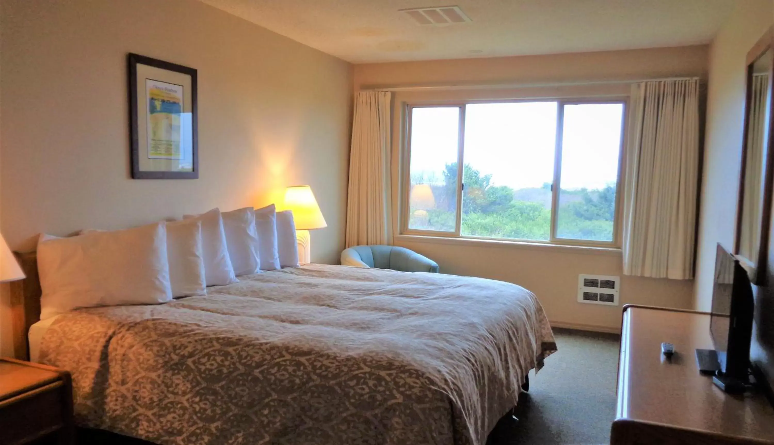 Bedroom, Bed in The Polynesian Resort