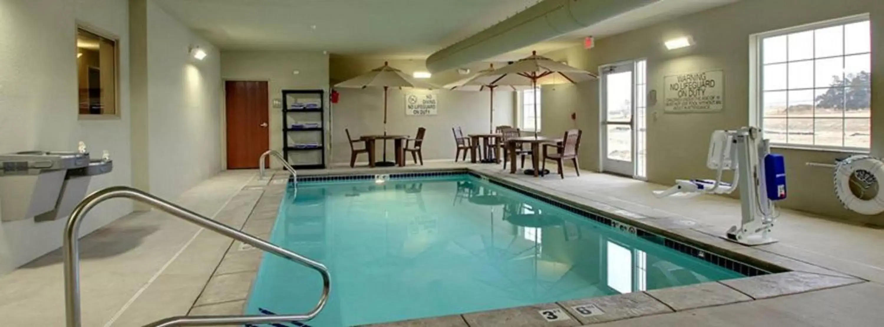 Swimming pool in Cobblestone Hotel & Suites - Broken Bow Swimming pool in Cobblestone Hotel & Suites - Broken Bow