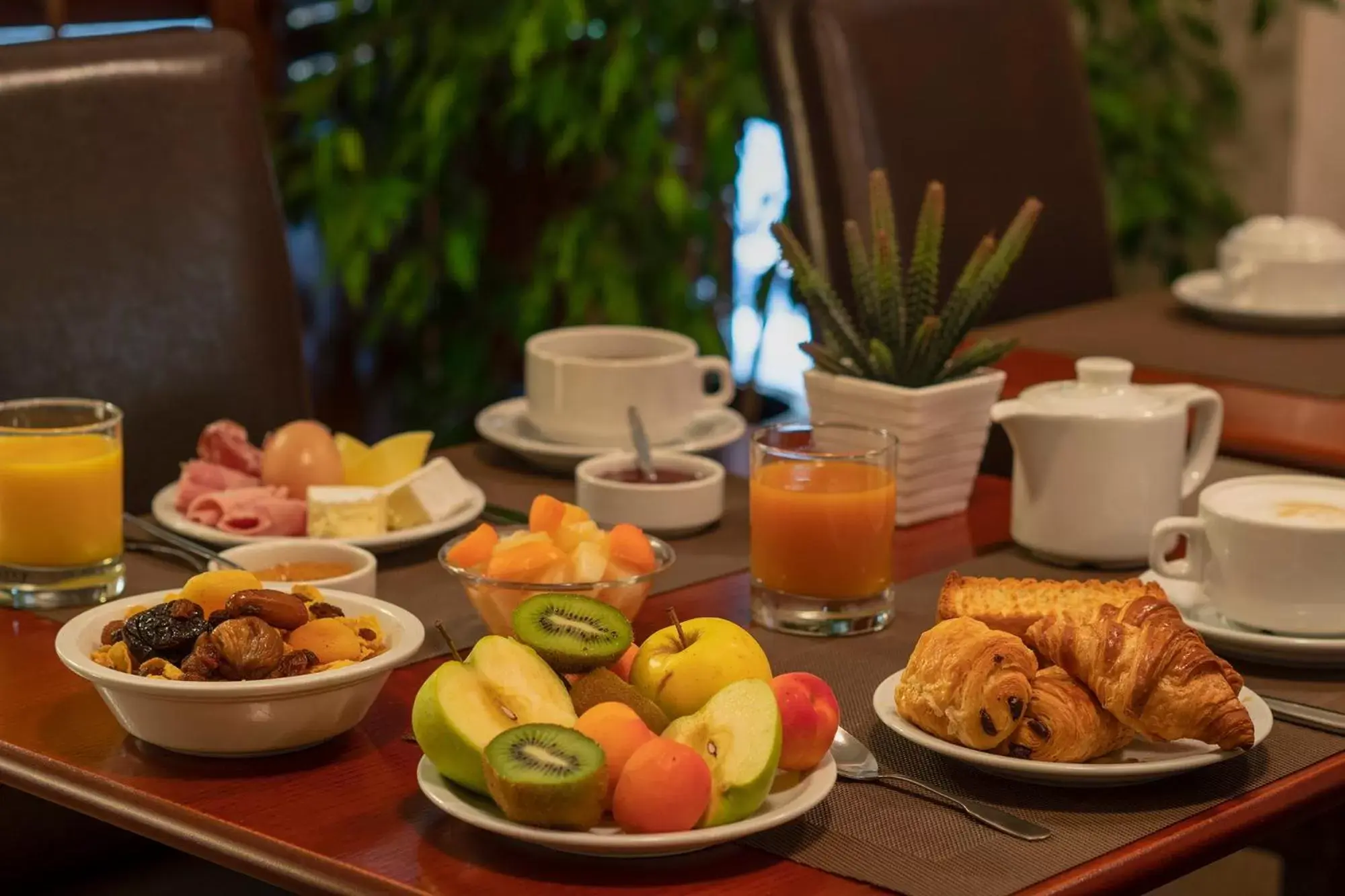 Buffet breakfast, Breakfast in The Originals City, Hôtel Rive Droite, Albi "Quartier Madeleine"