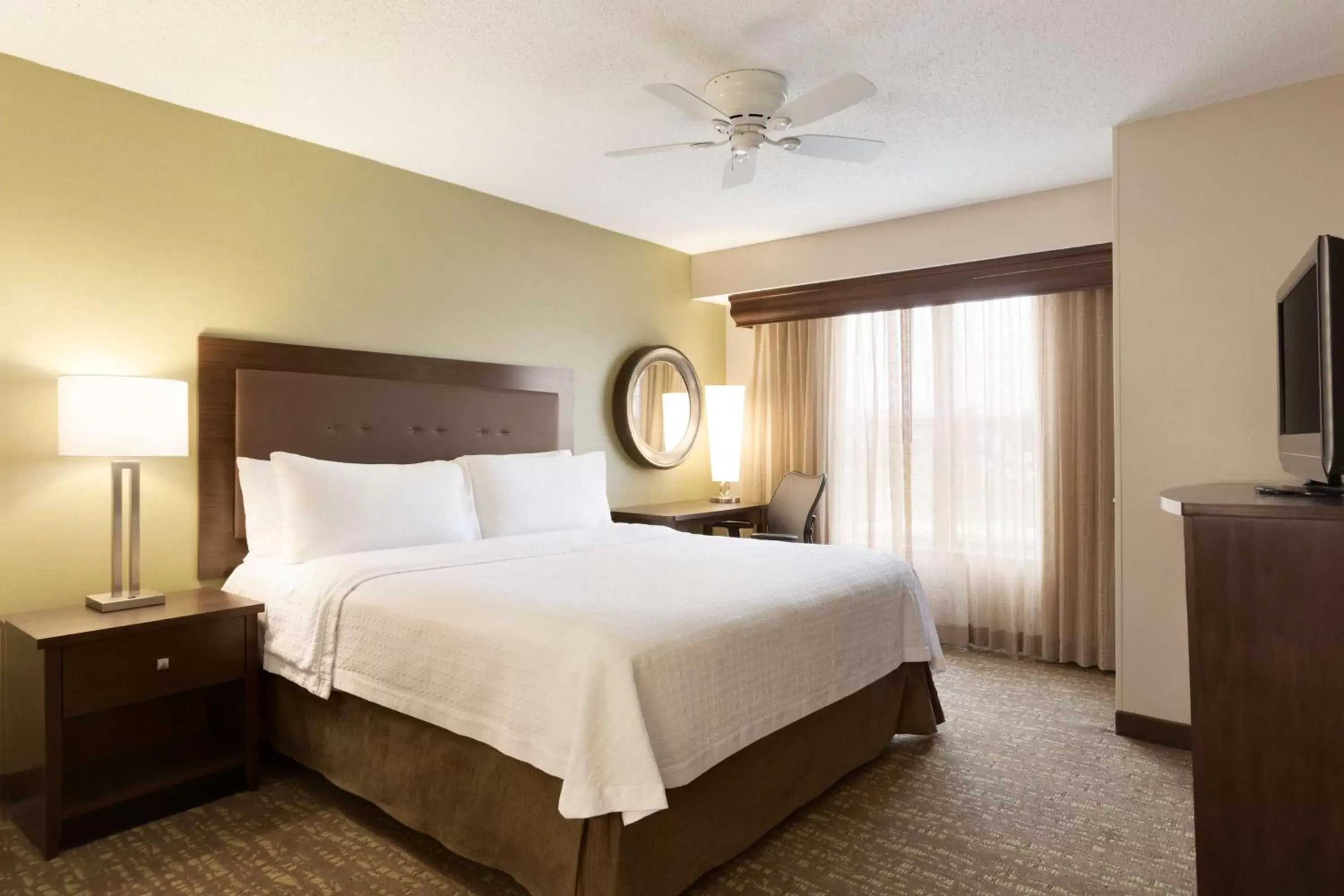 Bedroom, Bed in Homewood Suites by Hilton Toledo-Maumee