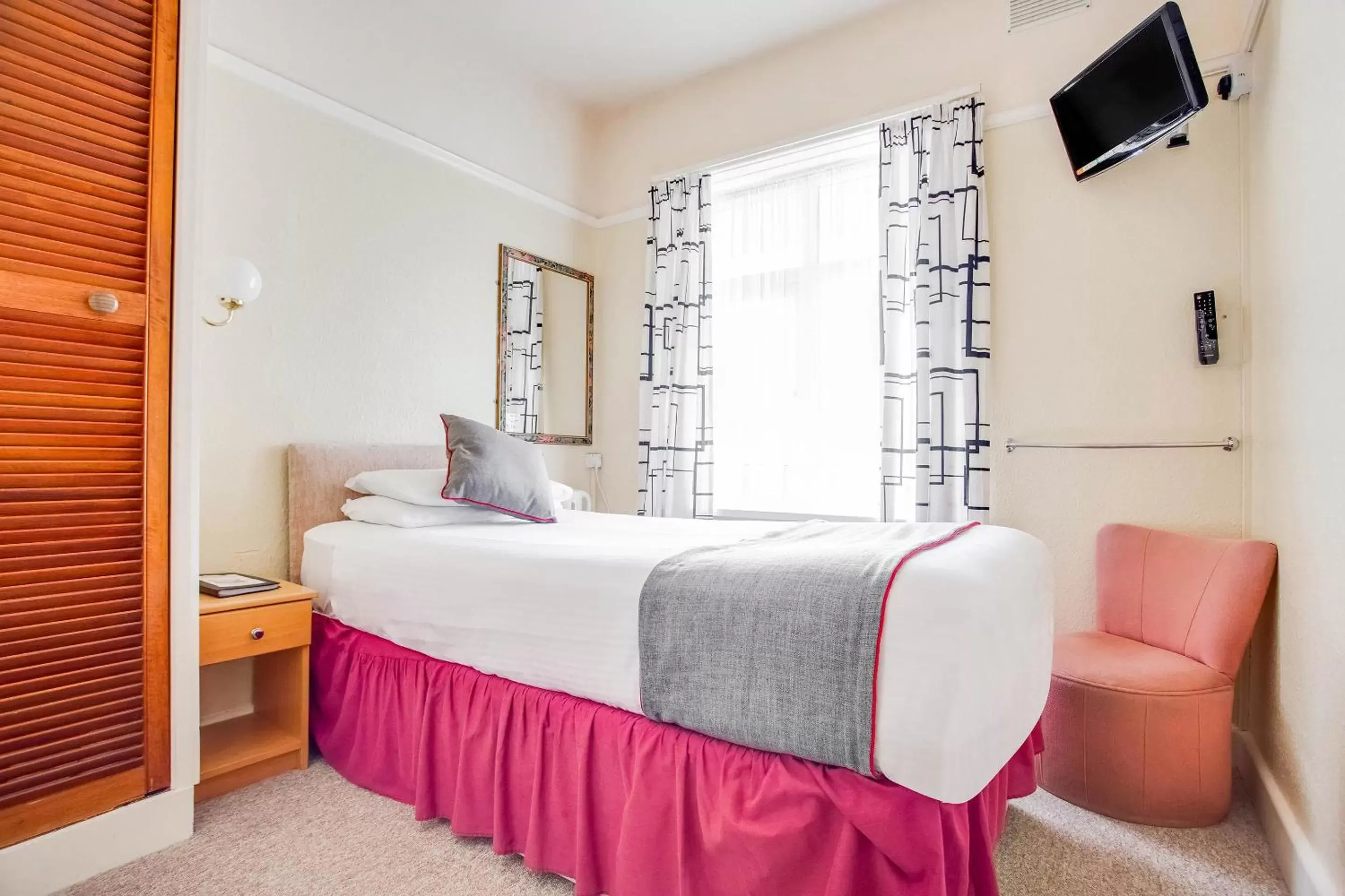 Bedroom, Room Photo in OYO Godolphin Arms Hotel