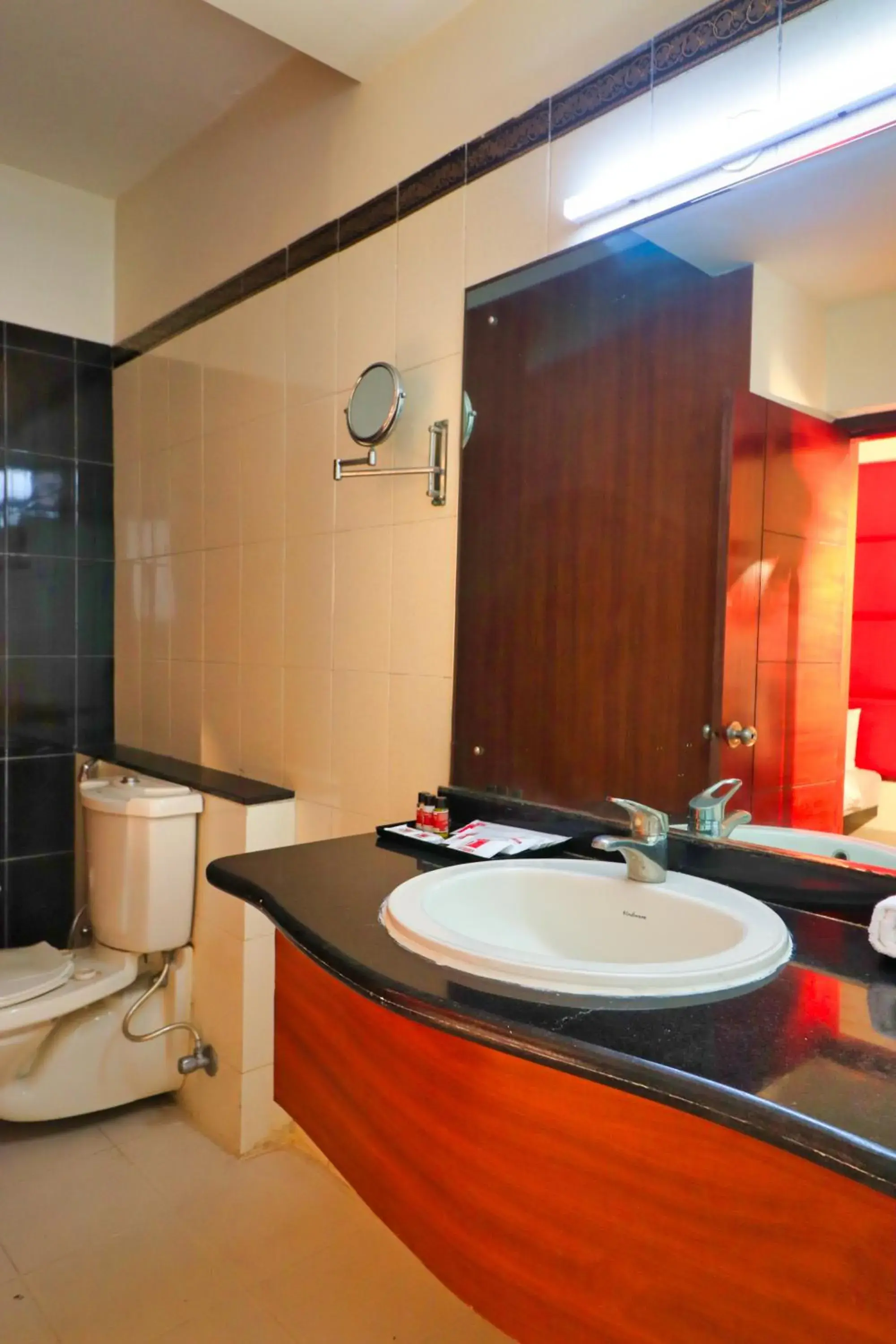 Bathroom in Hotel Clarks Inn Jaipur, Banipark