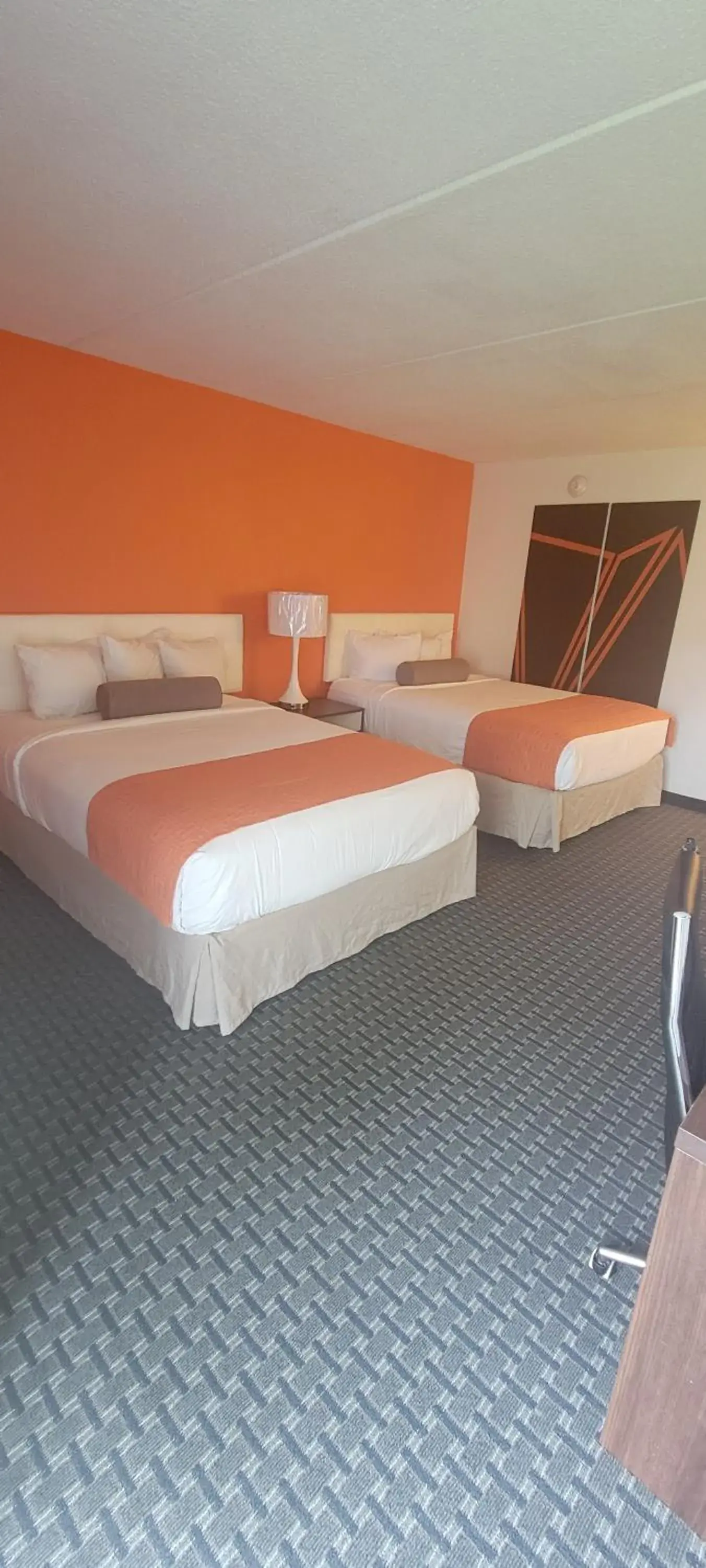 Double Room with Two Double Beds - Non-Smoking in Howard Johnson by Wyndham Newburgh Double Room with Two Double Beds - Non-Smoking in Howard Johnson by Wyndham Newburgh