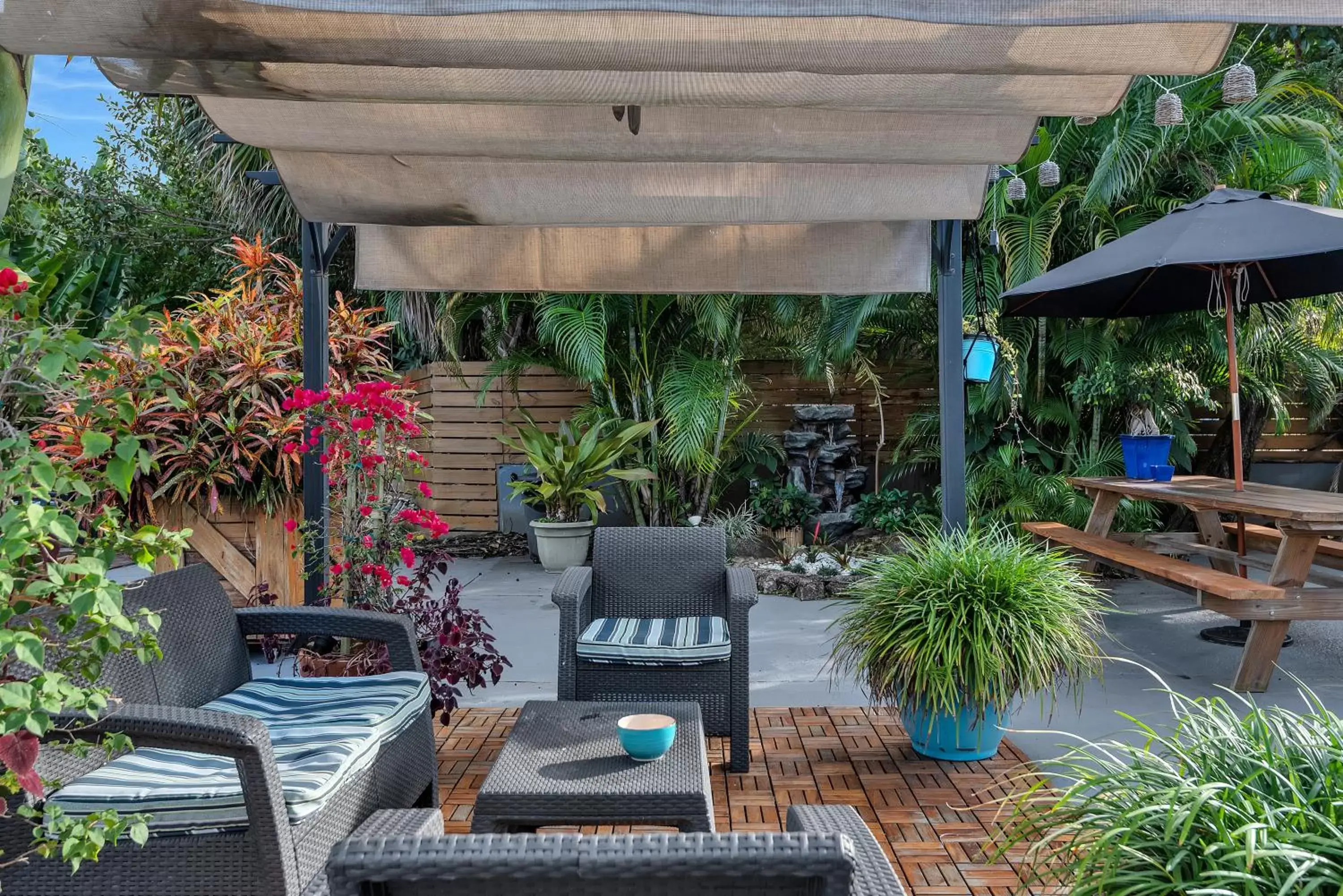 Inner courtyard view in Oasis Hotel