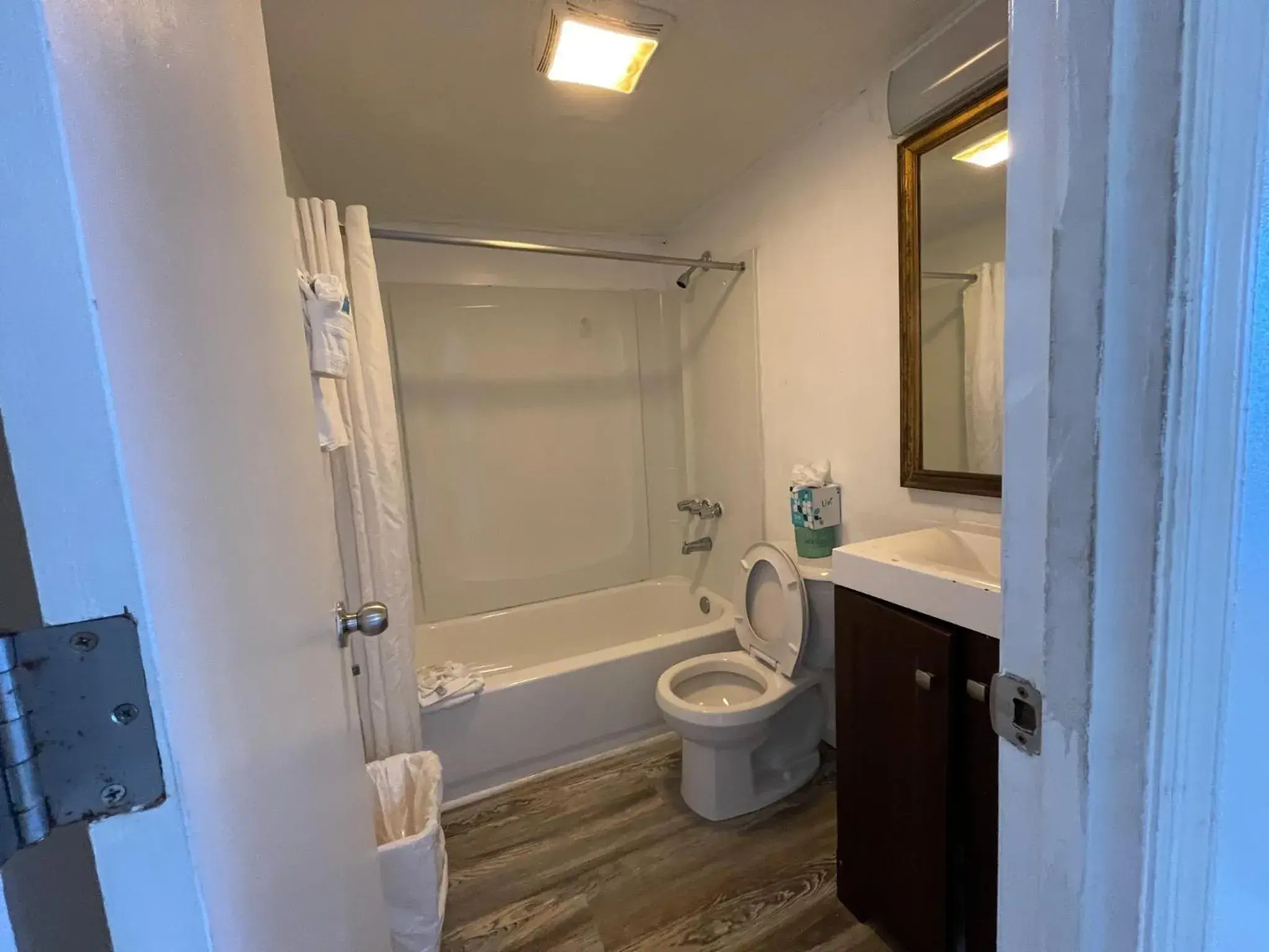 Bathroom in Polynesian Oceanfront Hotel