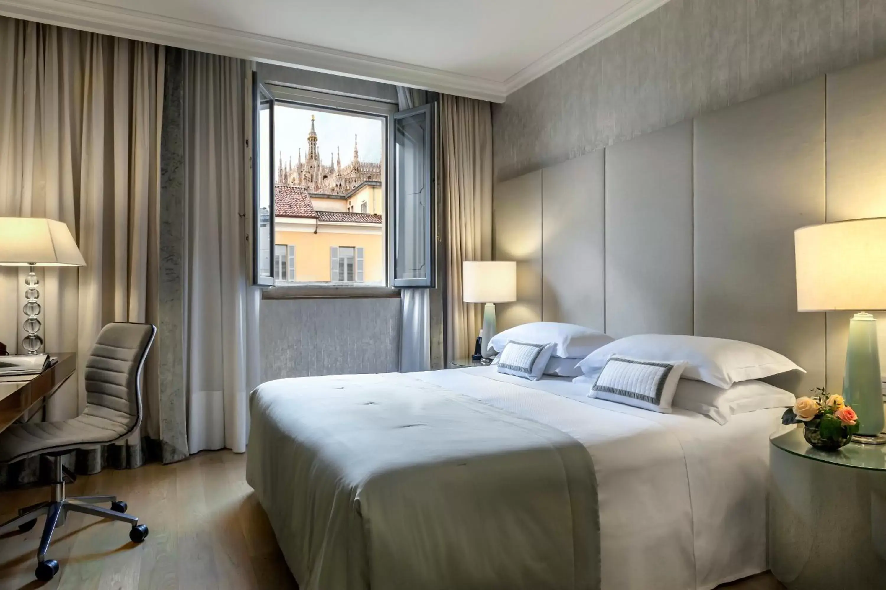 View (from property/room), Bed in Rosa Grand Milano - Starhotels Collezione