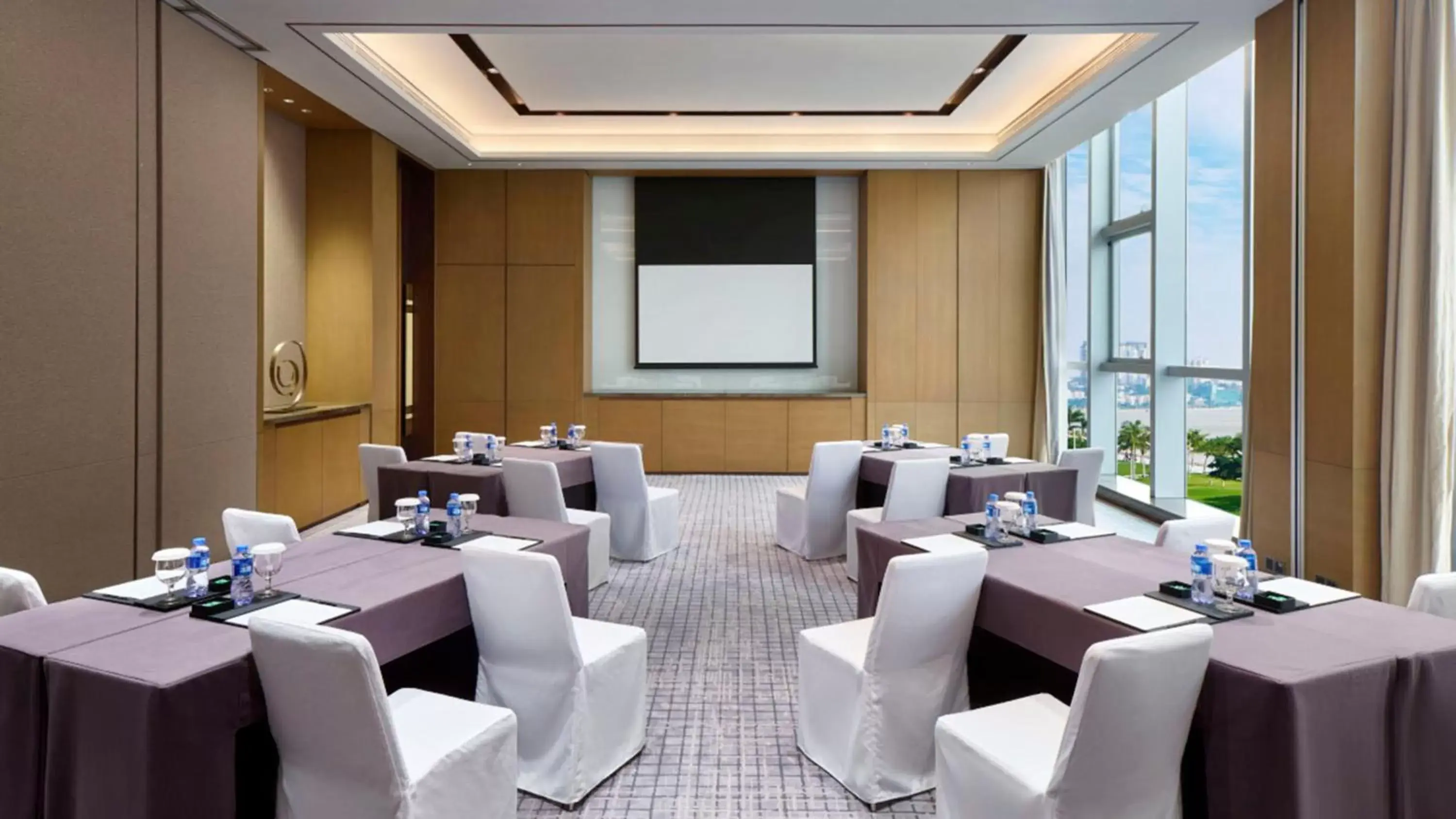 Meeting/conference room in InterContinental Zhuhai, an IHG Hotel