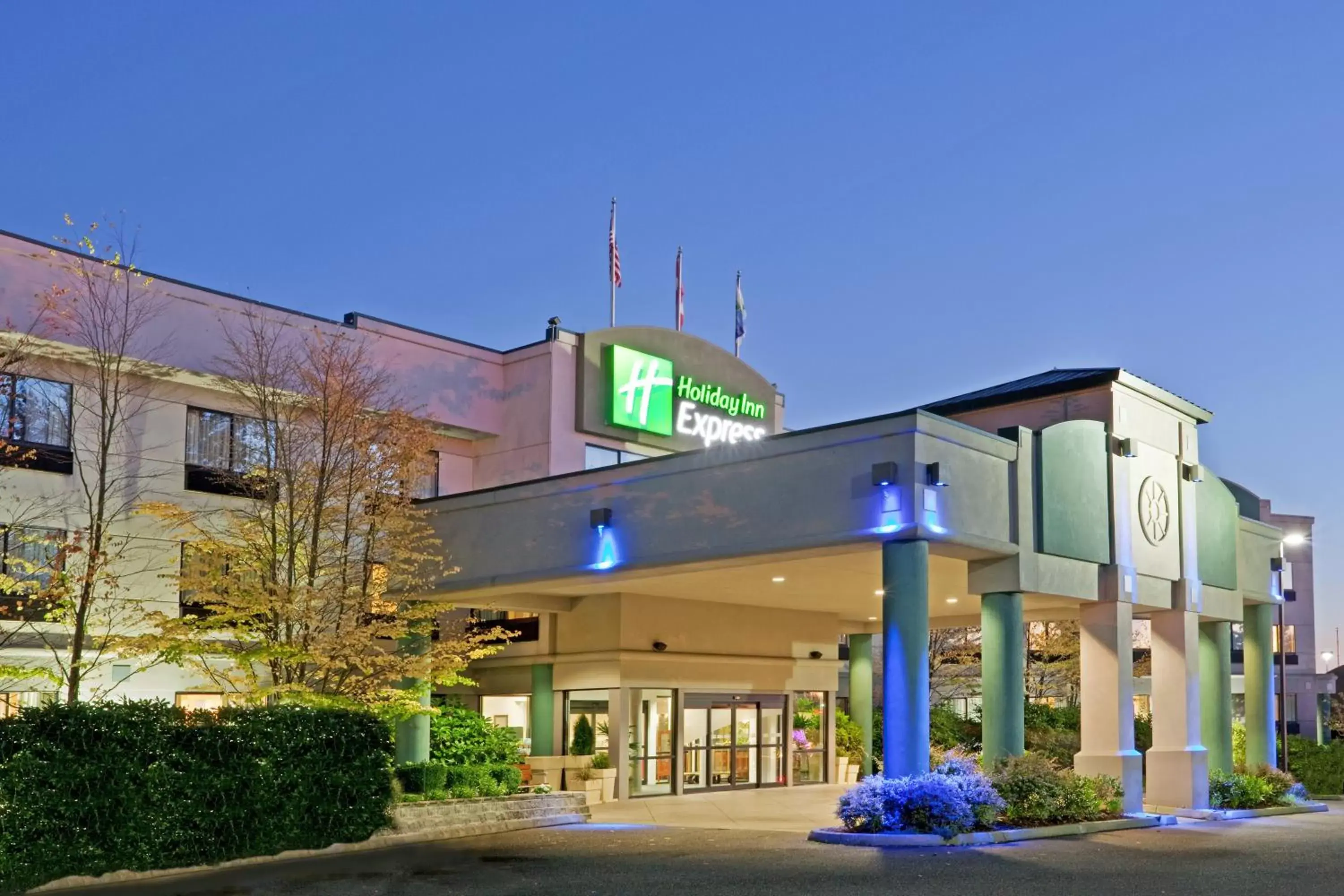 Property building in Holiday Inn Express Bellingham, an IHG Hotel