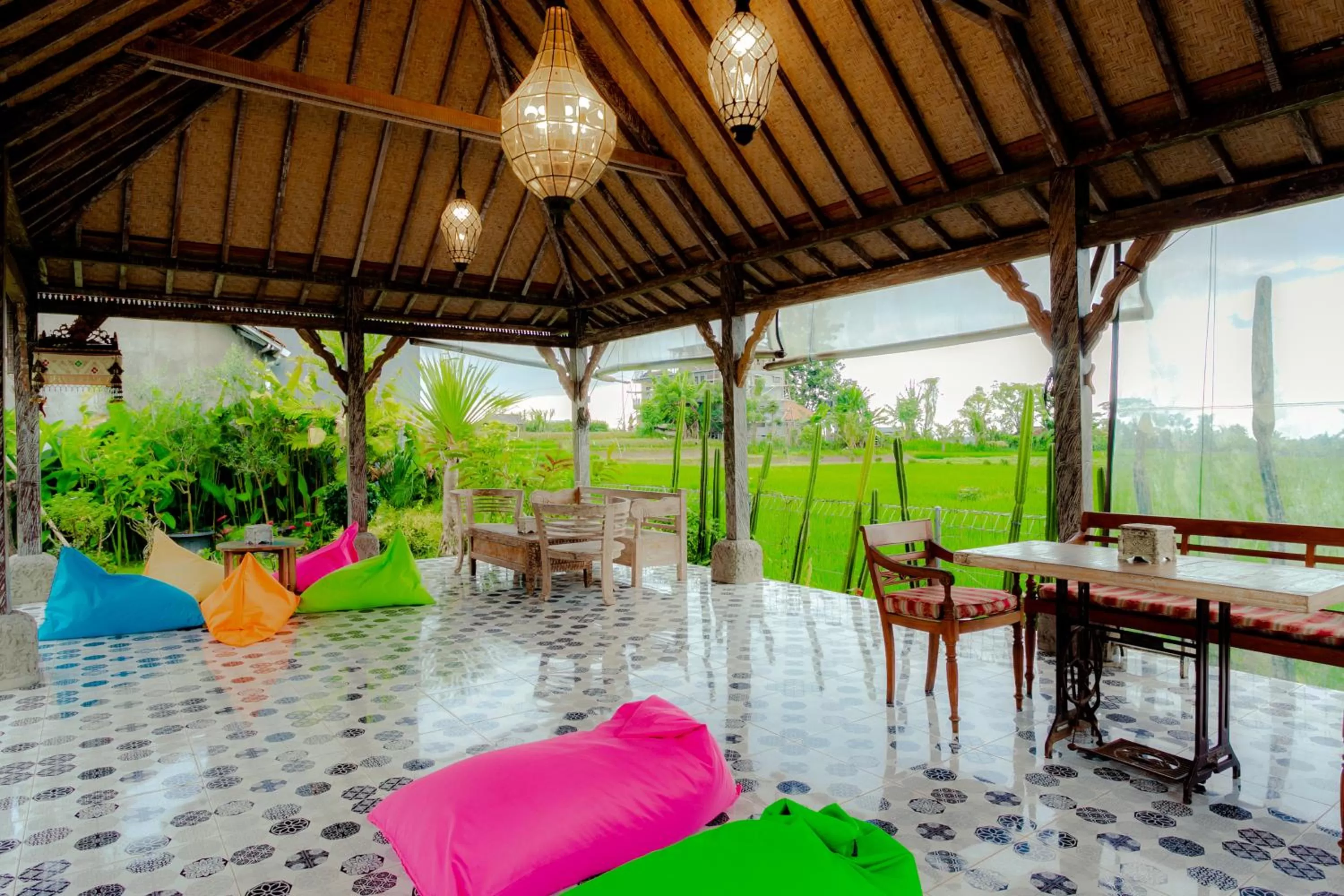 Restaurant/places to eat in Nauna Villa Ubud