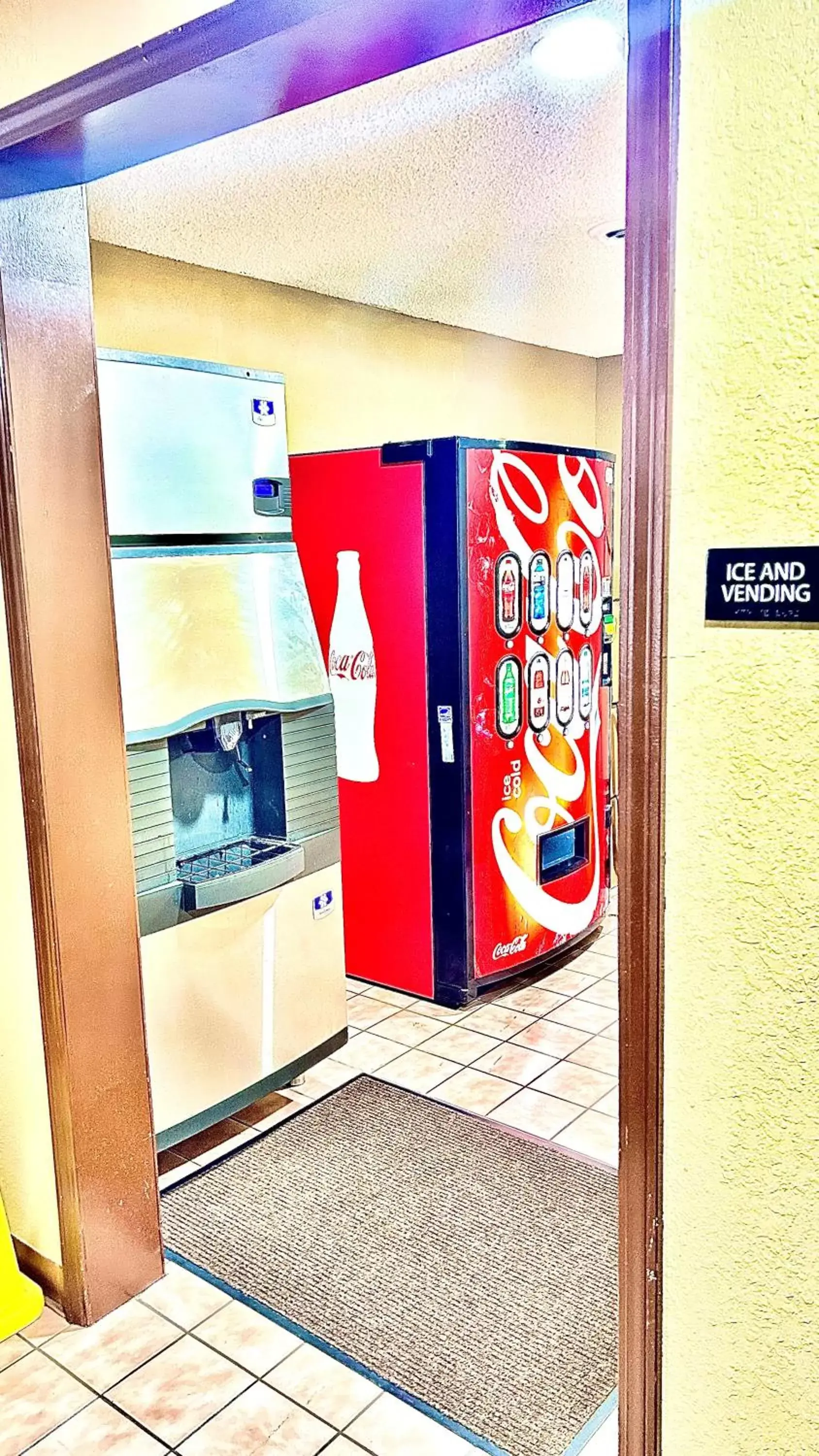 vending machine in Express Inn Parsons