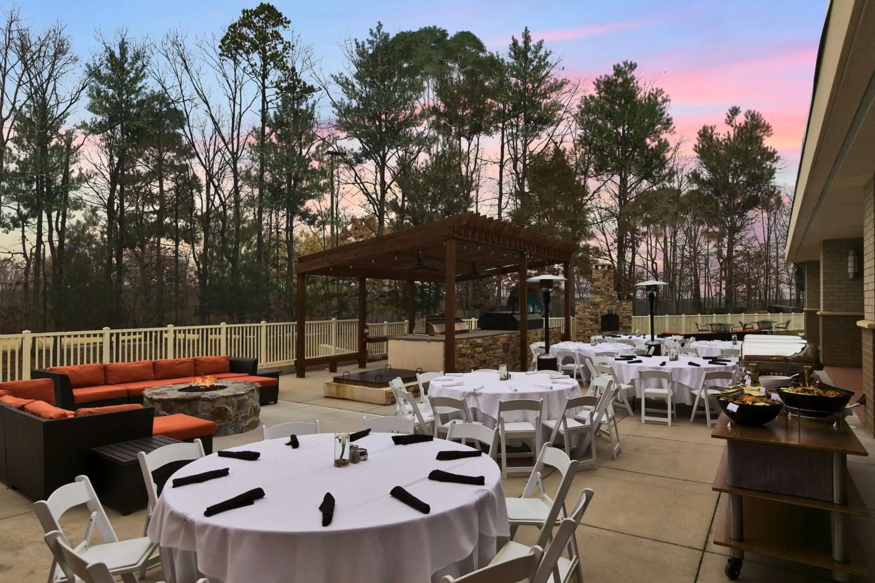 Meeting/conference room, Restaurant/Places to Eat in Embassy Suites by Hilton Charlotte Concord Golf Resort & Spa