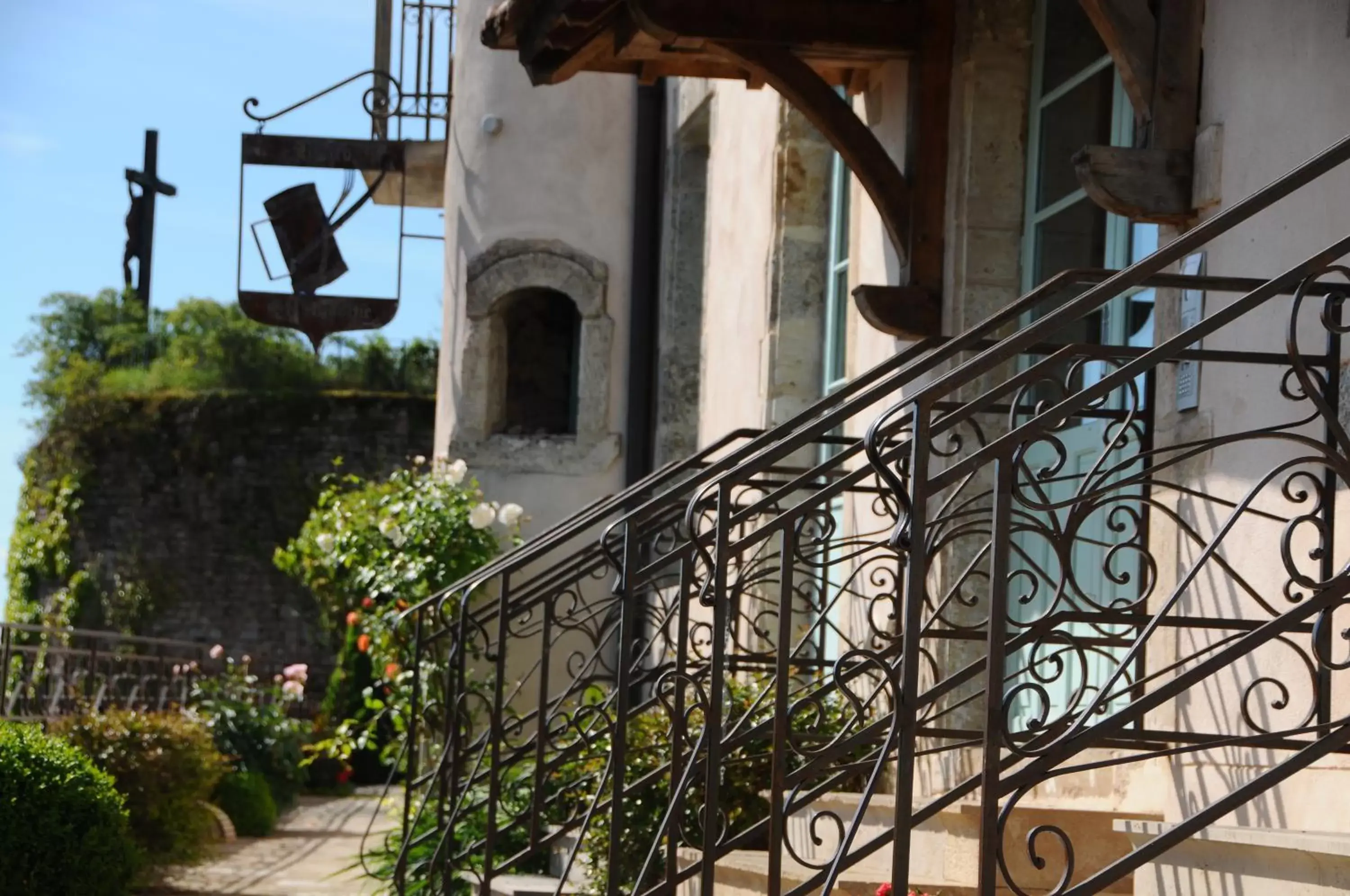 Facade/entrance in Hostellerie de la Tour d'Auxois