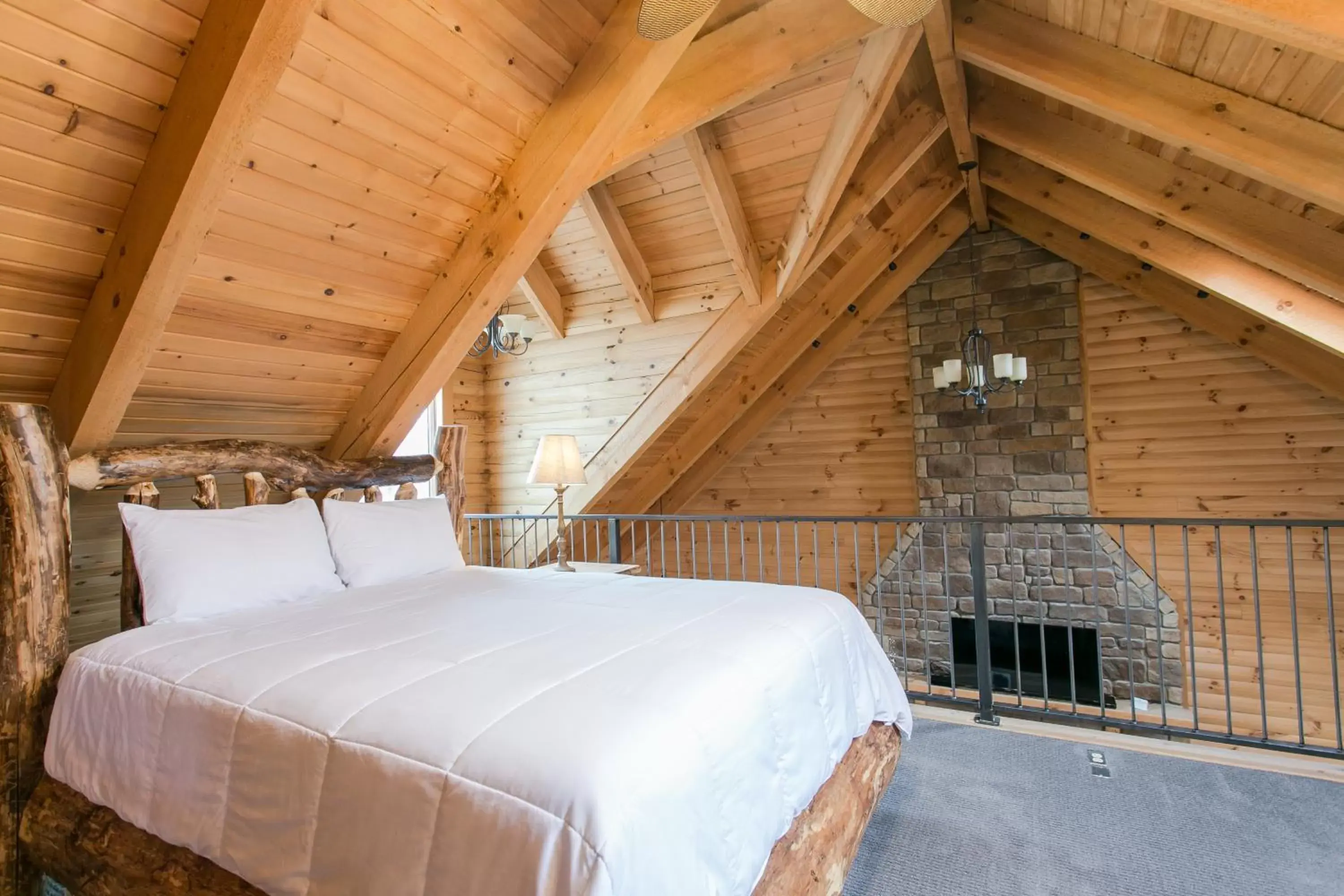 Bedroom, Bed in Coblentz Country Lodge by Amish Country Lodging