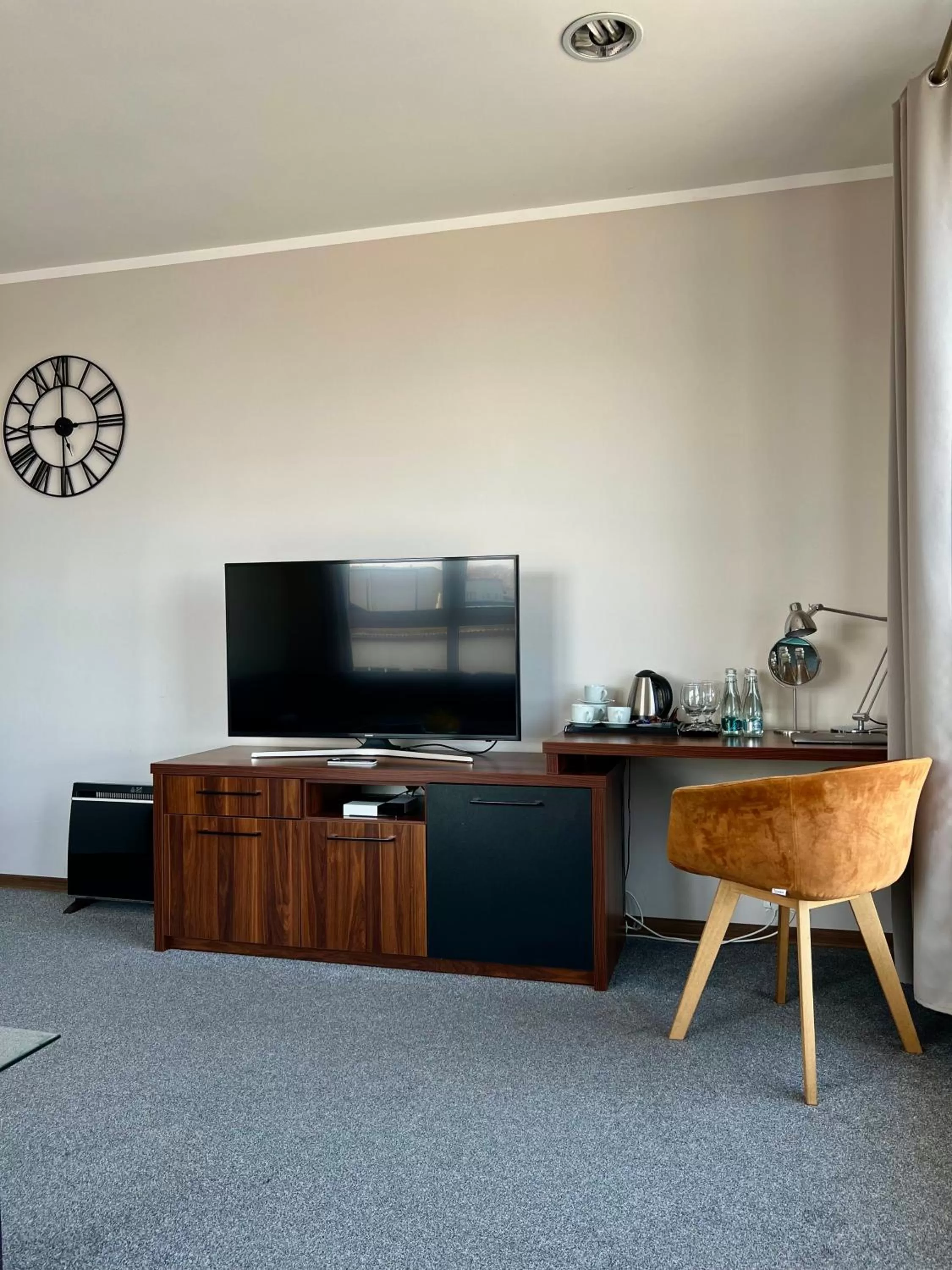 TV and multimedia, TV/Entertainment Center in W Porcie