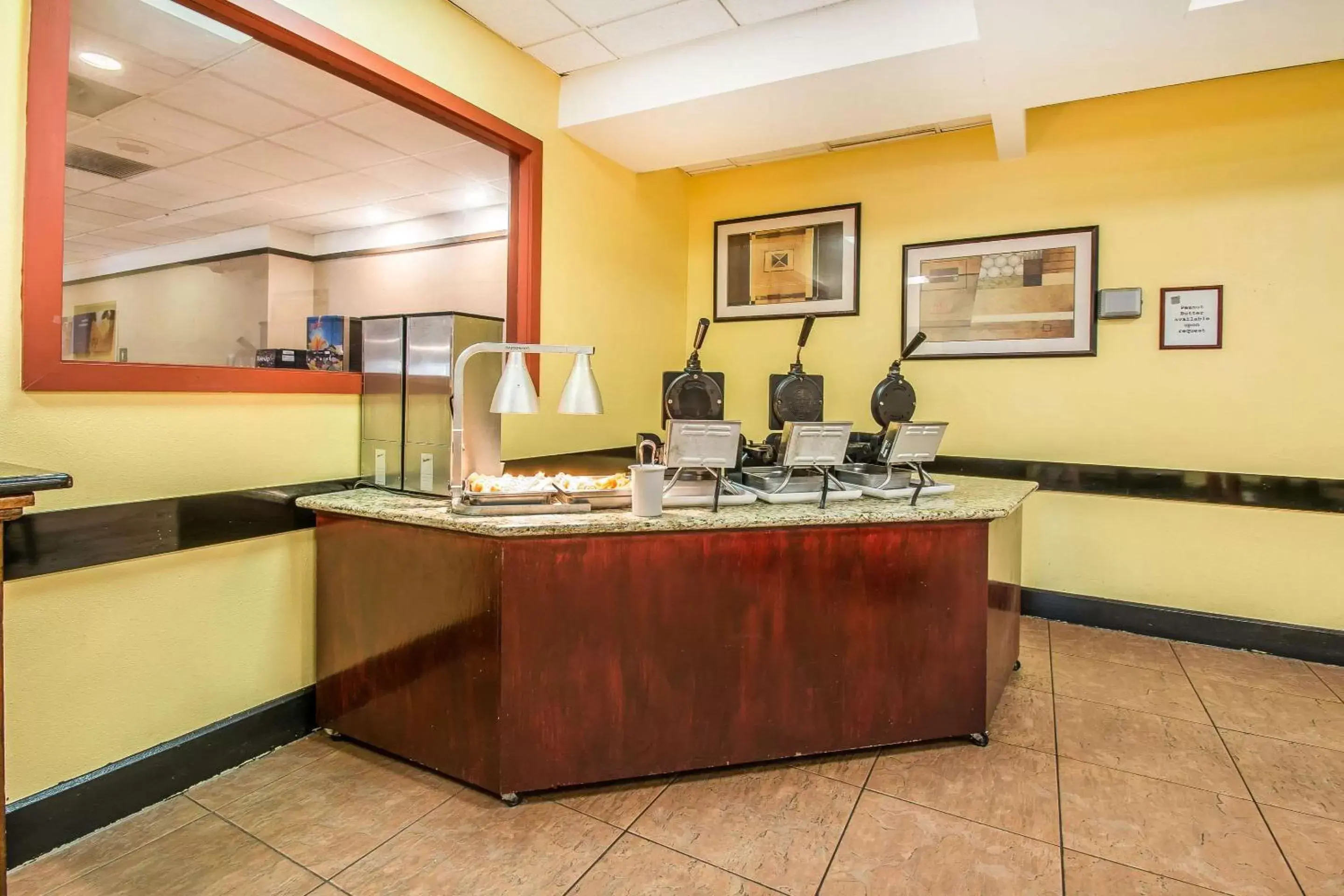 Restaurant/places to eat, Kitchen/Kitchenette in Comfort Inn & Suites Kissimmee by the Parks