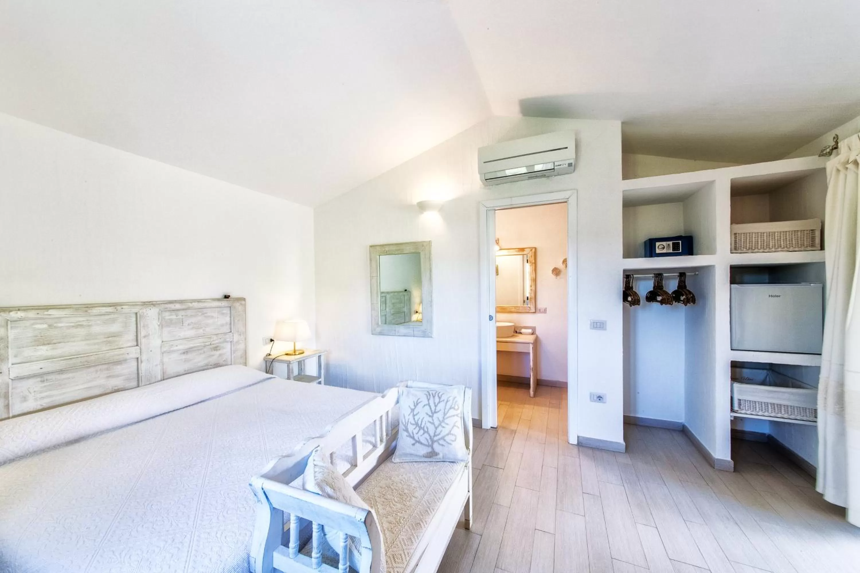 Photo of the whole room, Bed in Cento Ulivi B&B