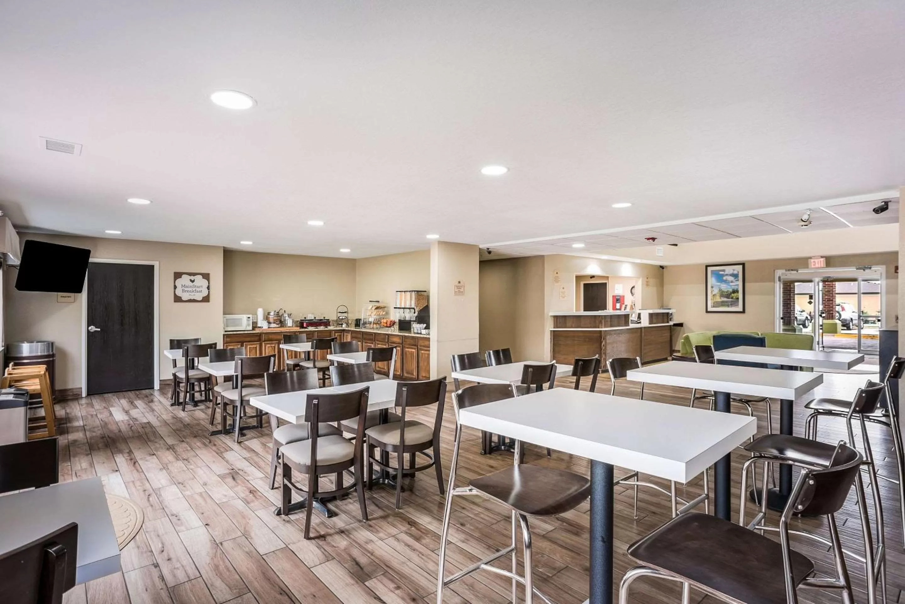 Restaurant/places to eat in MainStay Suites Cedar Rapids North - Marion