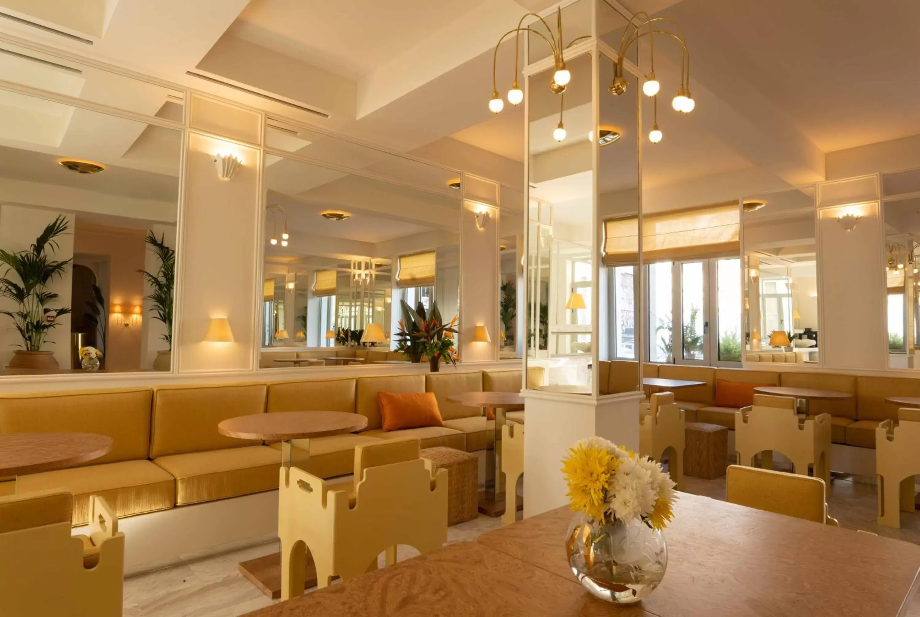 Breakfast, Lounge/Bar in Apollo Palm Hotel