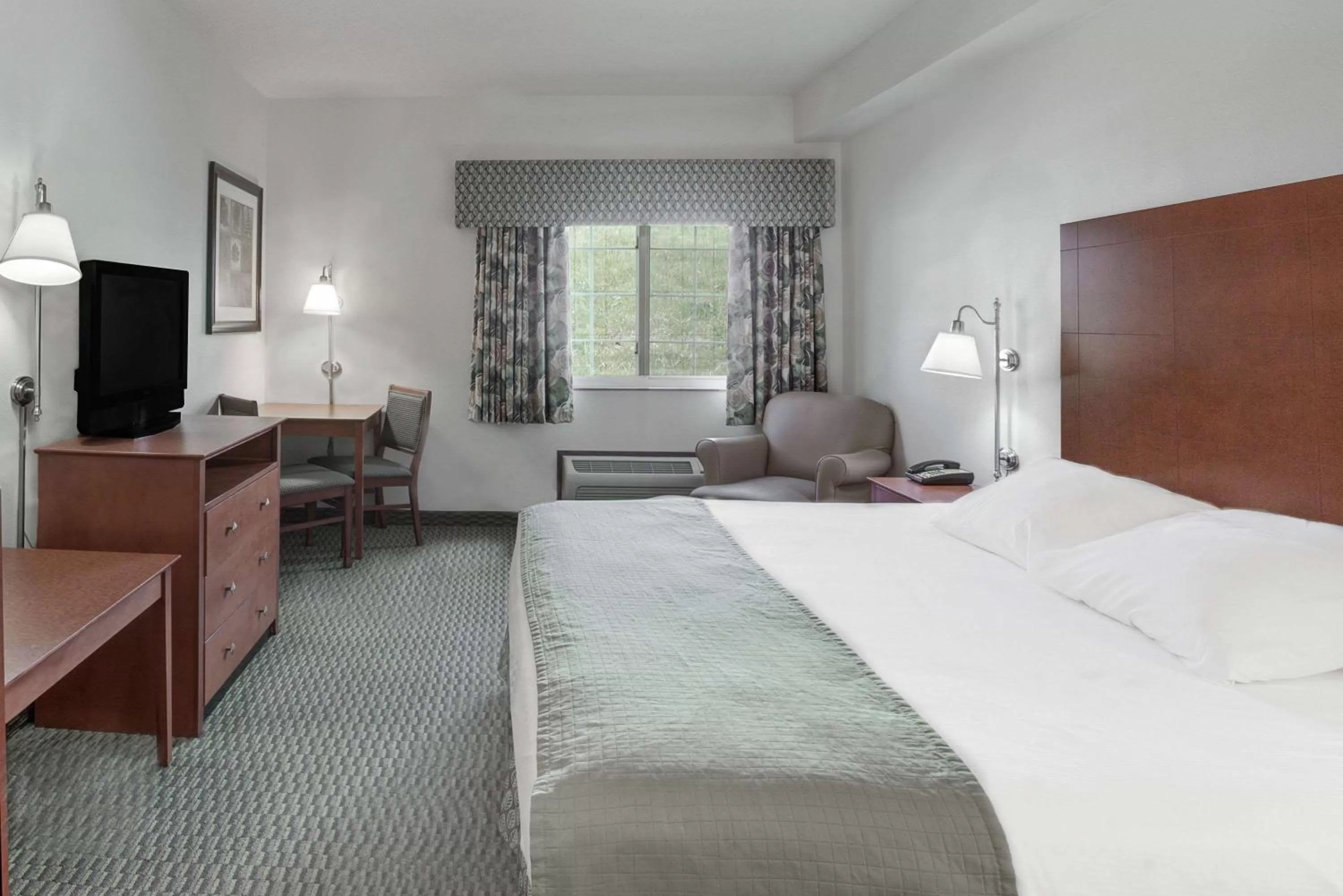 King Room - Disability Access - Non-Smoking in Days Inn by Wyndham Carroll