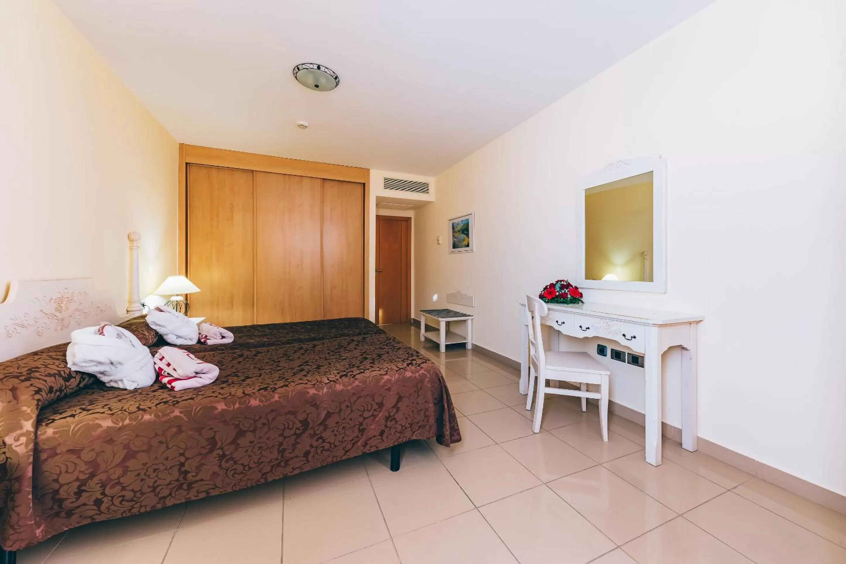 Bed in Grand Muthu Golf Plaza Hotel & Spa