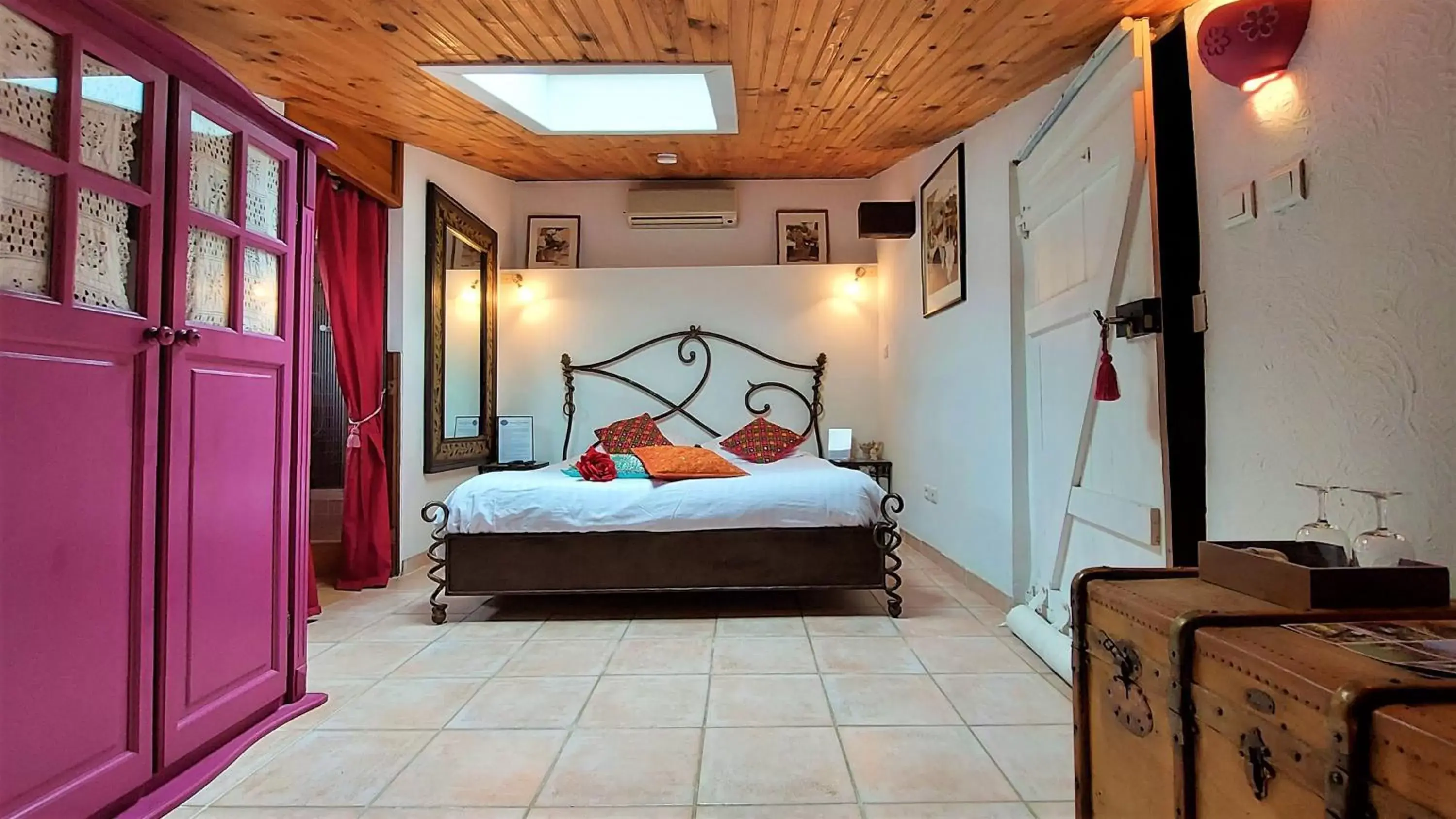 Photo of the whole room, Bed in La Bergerie Du Moulin
