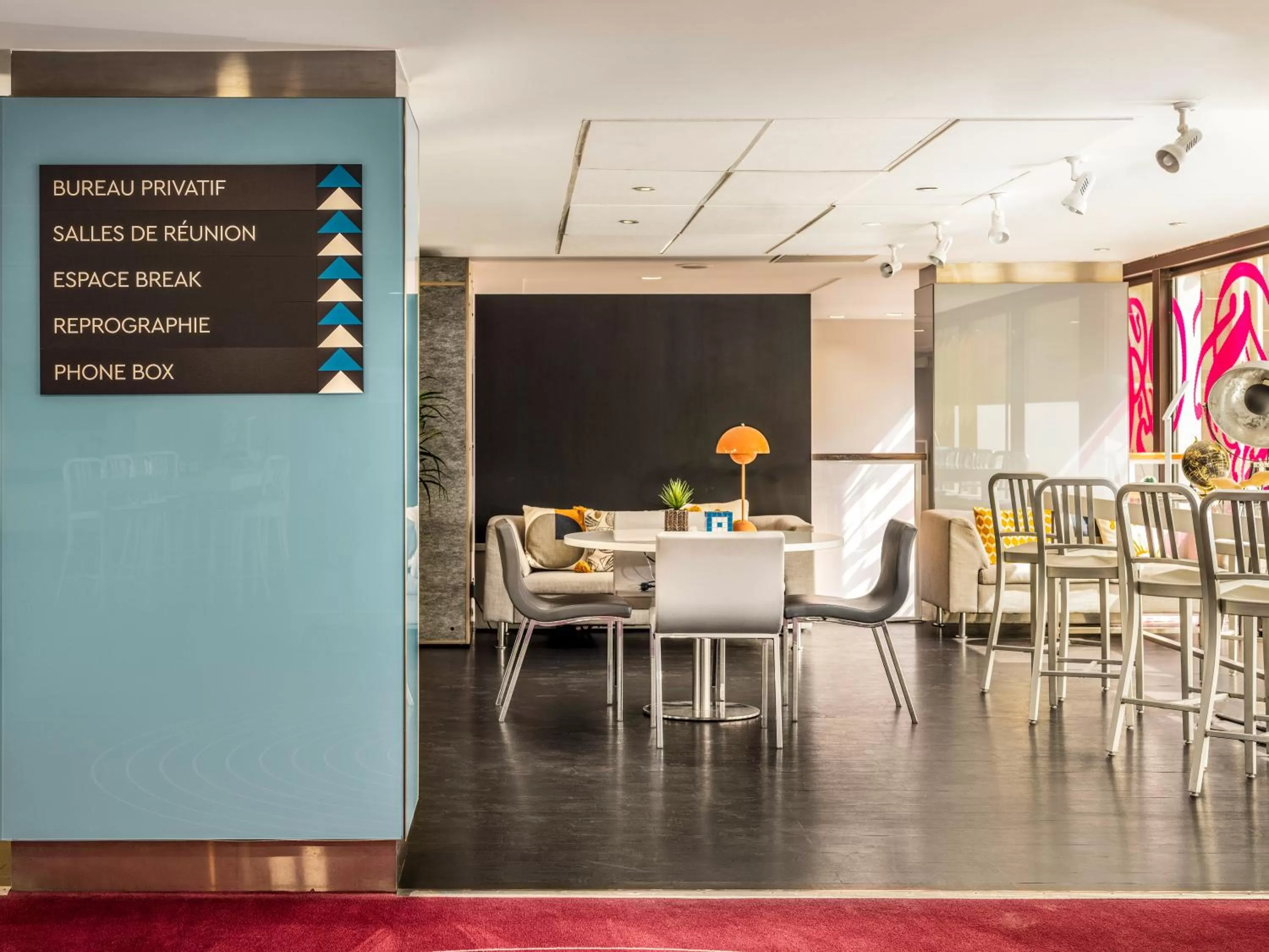 Lounge or bar in Mercure Paris Centre Tour Eiffel