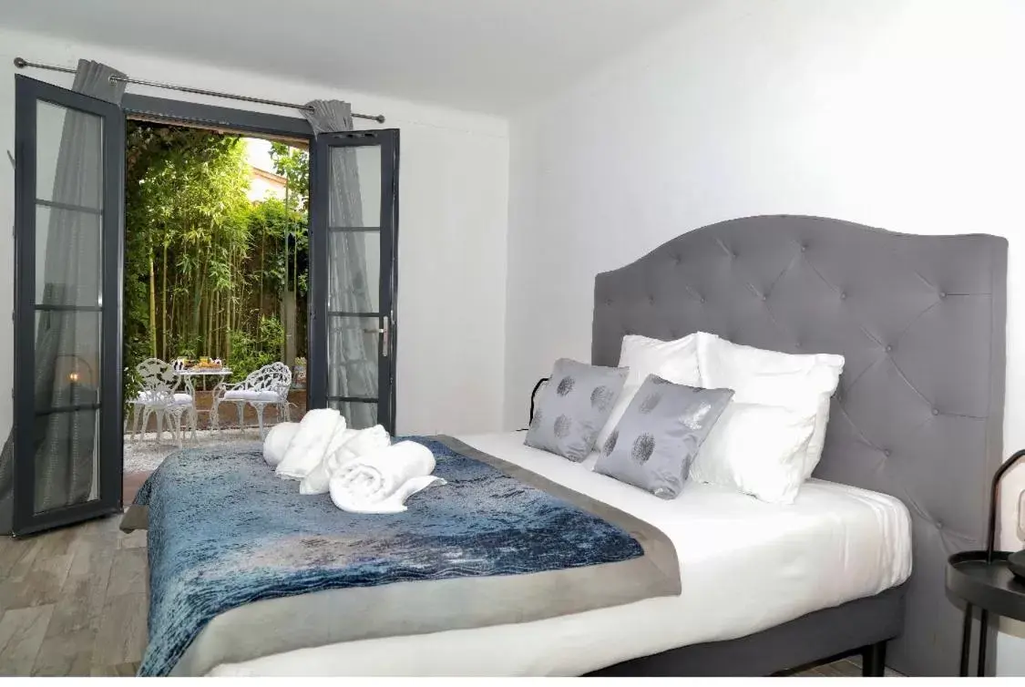 Bed in Luxe et sérénité au cœur de Saint-Tropez Suites spacieuses avec jardin enchanteur La Romana