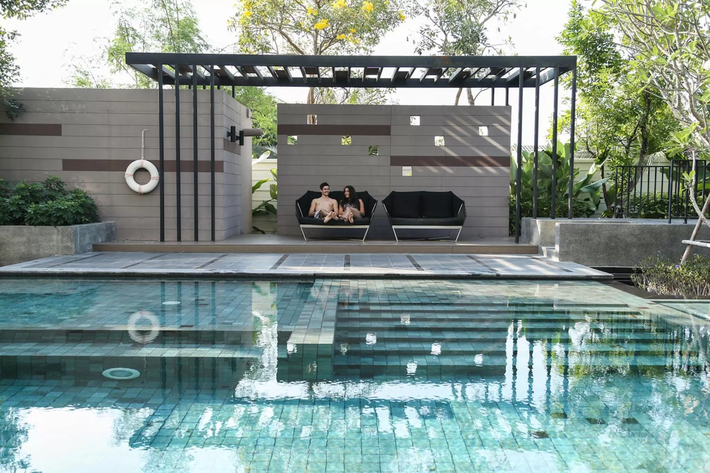 Restaurant/places to eat in First Choice Suites SHA Plus Extra