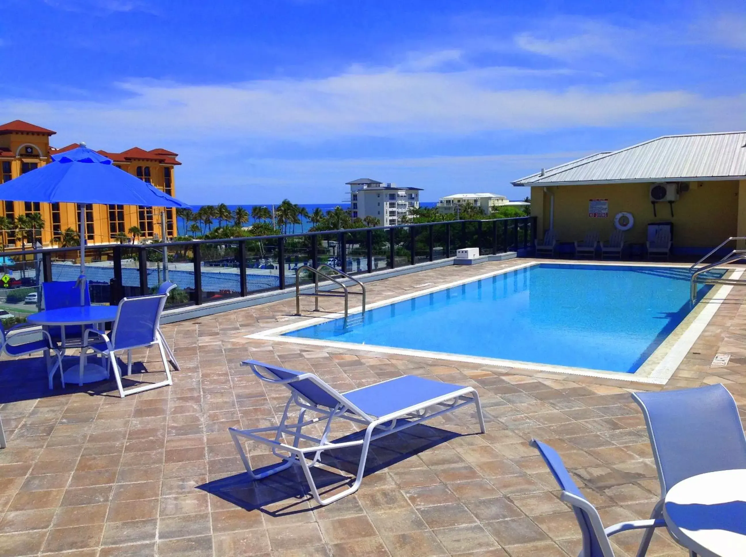 Swimming Pool in Vistalmar Beach Resort