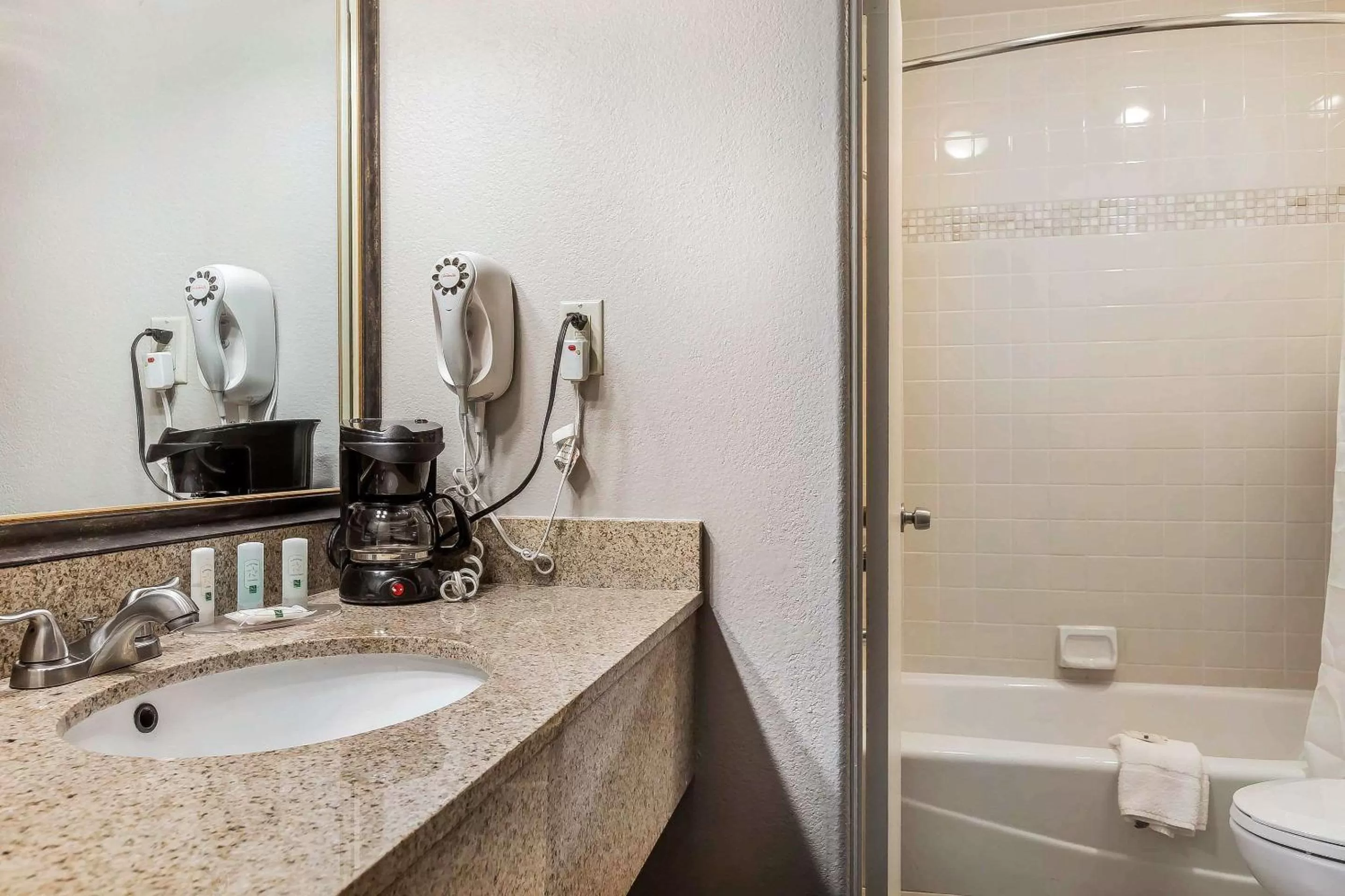 Photo of the whole room in Quality Inn Fallbrook I-15