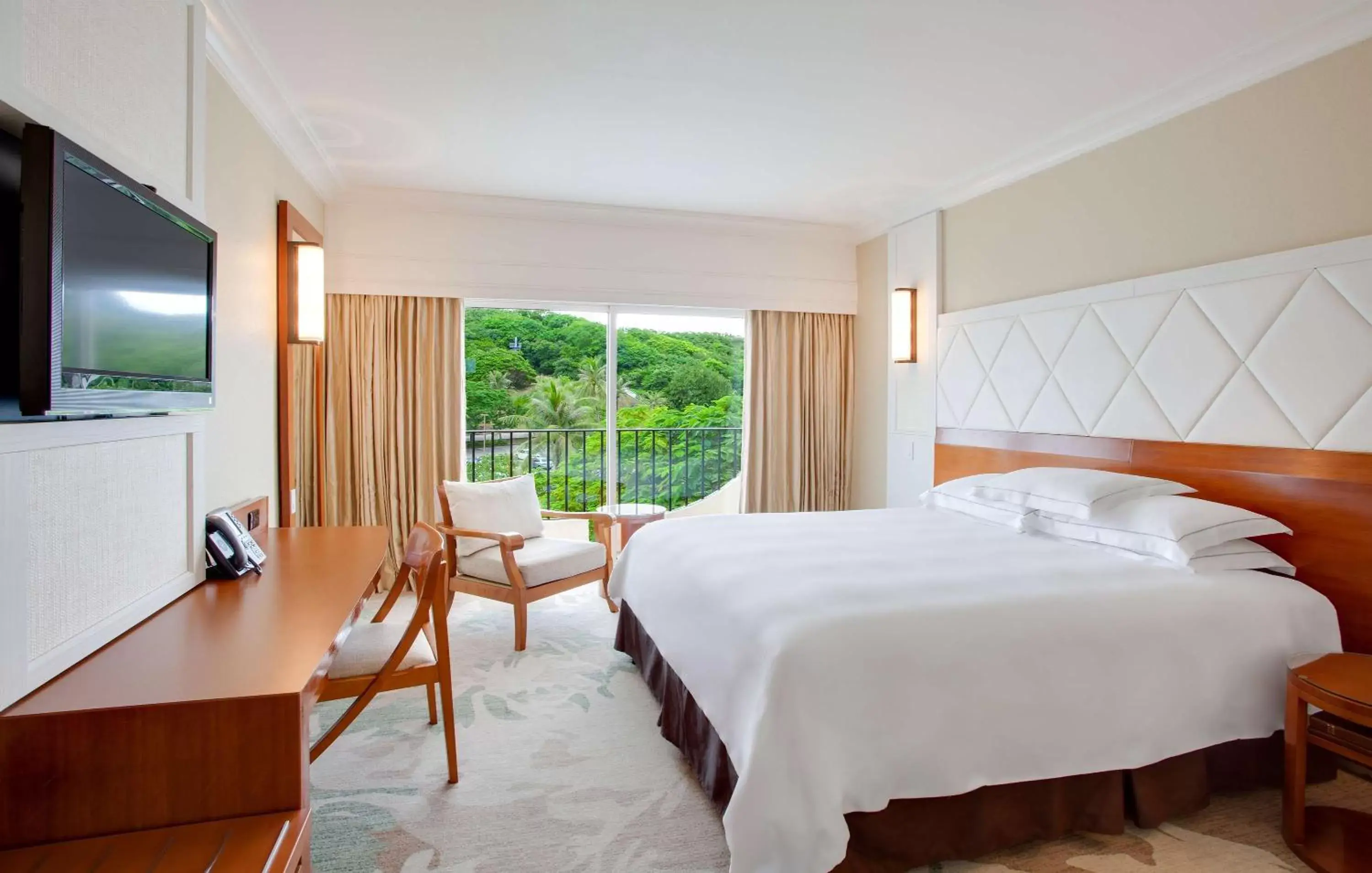 Bed in Hilton Guam Resort & Spa