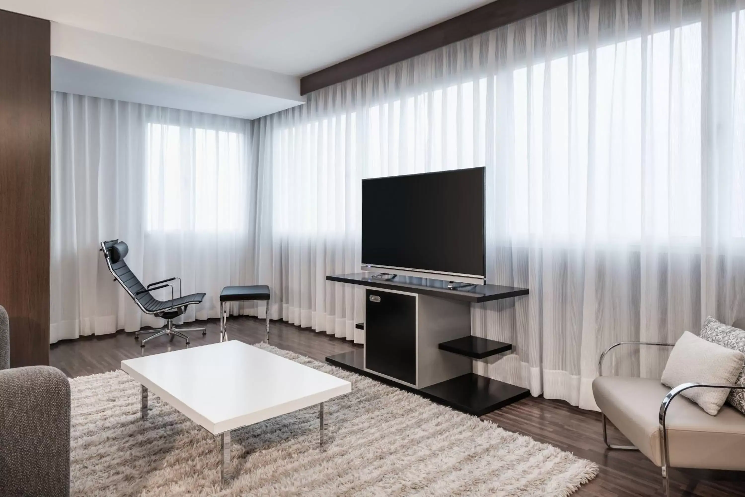 Living room, TV/Entertainment Center in AC Hotel by Marriott Alicante