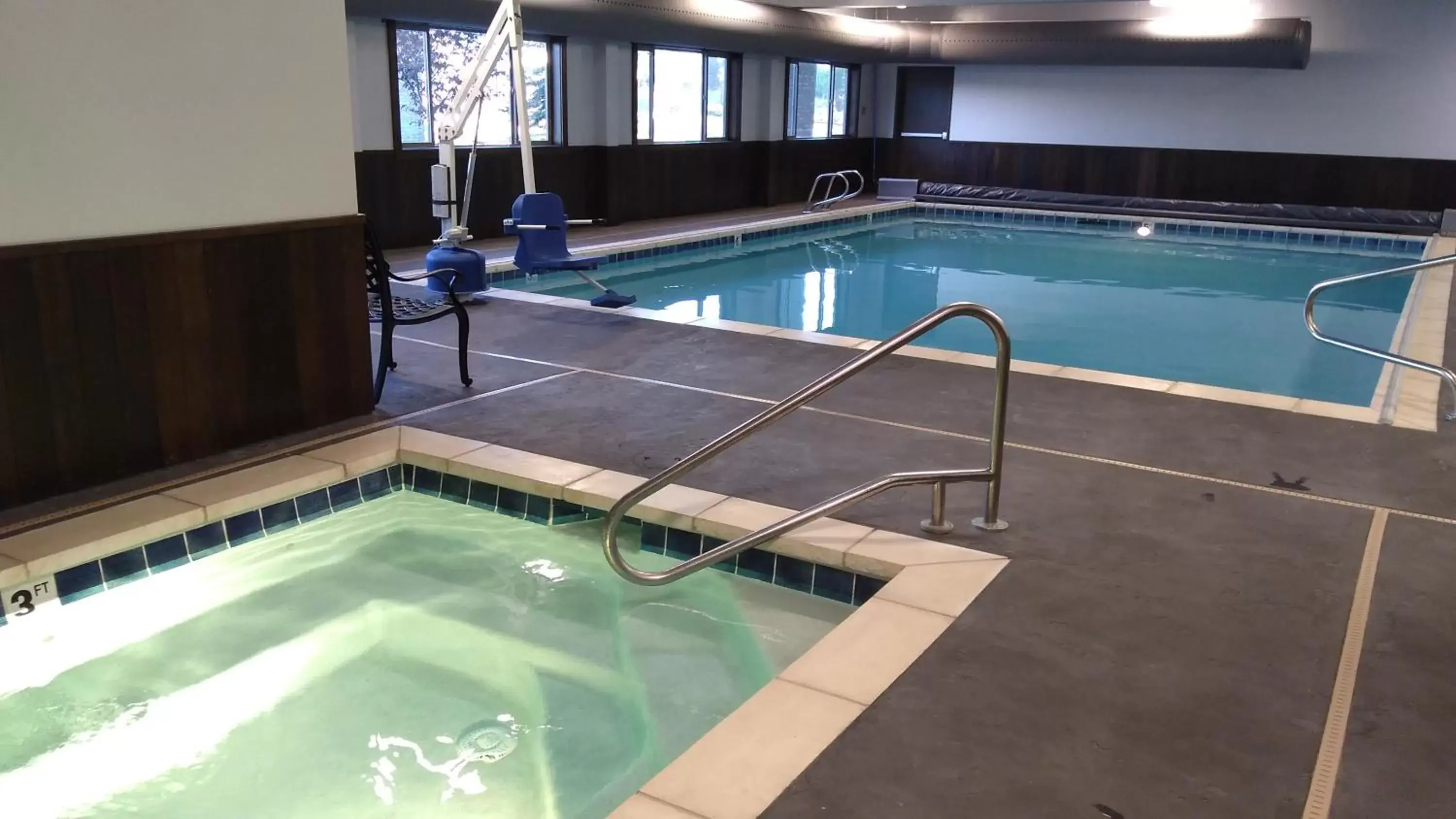 Hot Tub, Swimming Pool in Third Street Inn