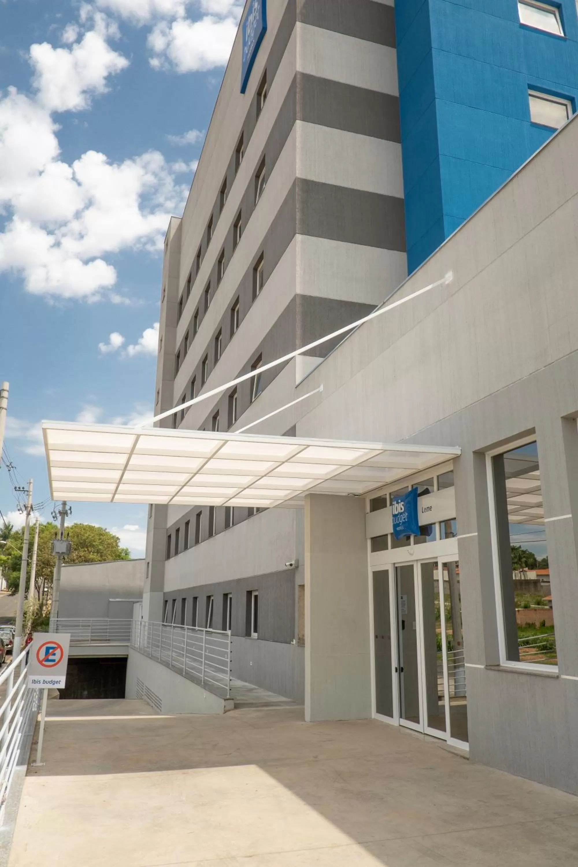 Property building in ibis budget Leme SP