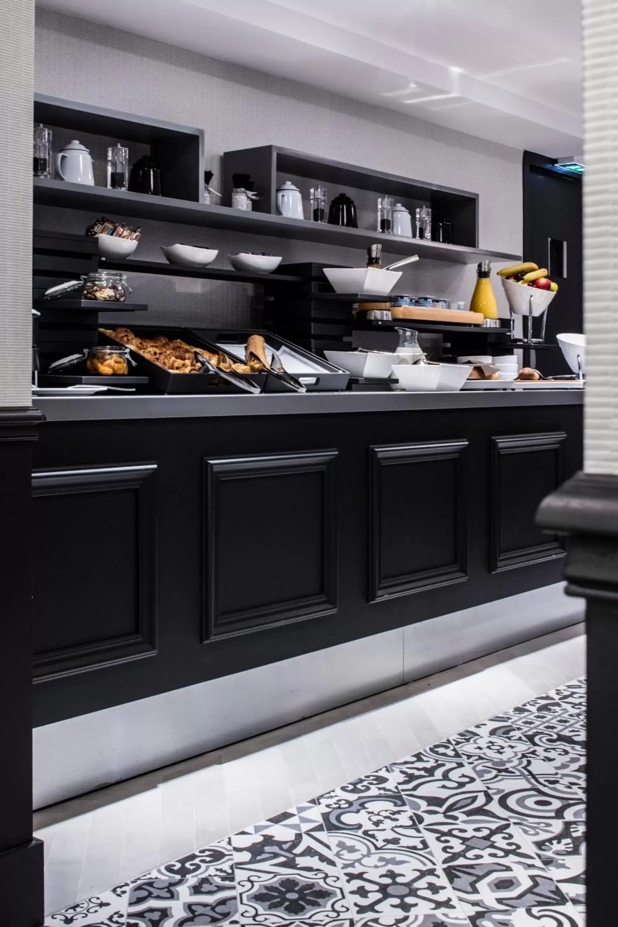 Buffet breakfast, Restaurant/Places to Eat in Hotel Trinité Haussmann Buffet breakfast, Restaurant/Places to Eat in Hotel Trinité Haussmann