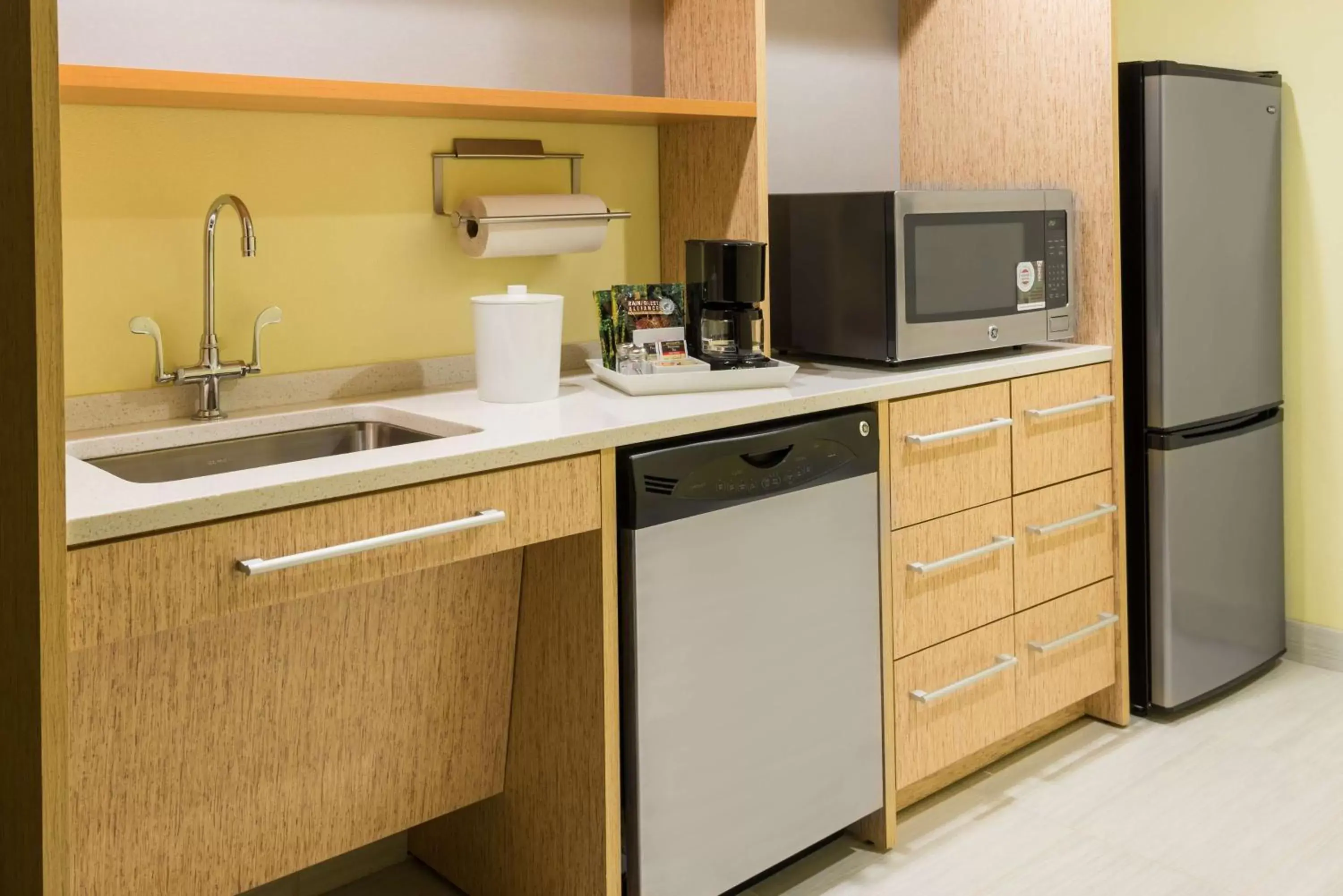 Kitchen or kitchenette, Kitchen/Kitchenette in Home2 Suites by Hilton Buffalo Airport/ Galleria Mall