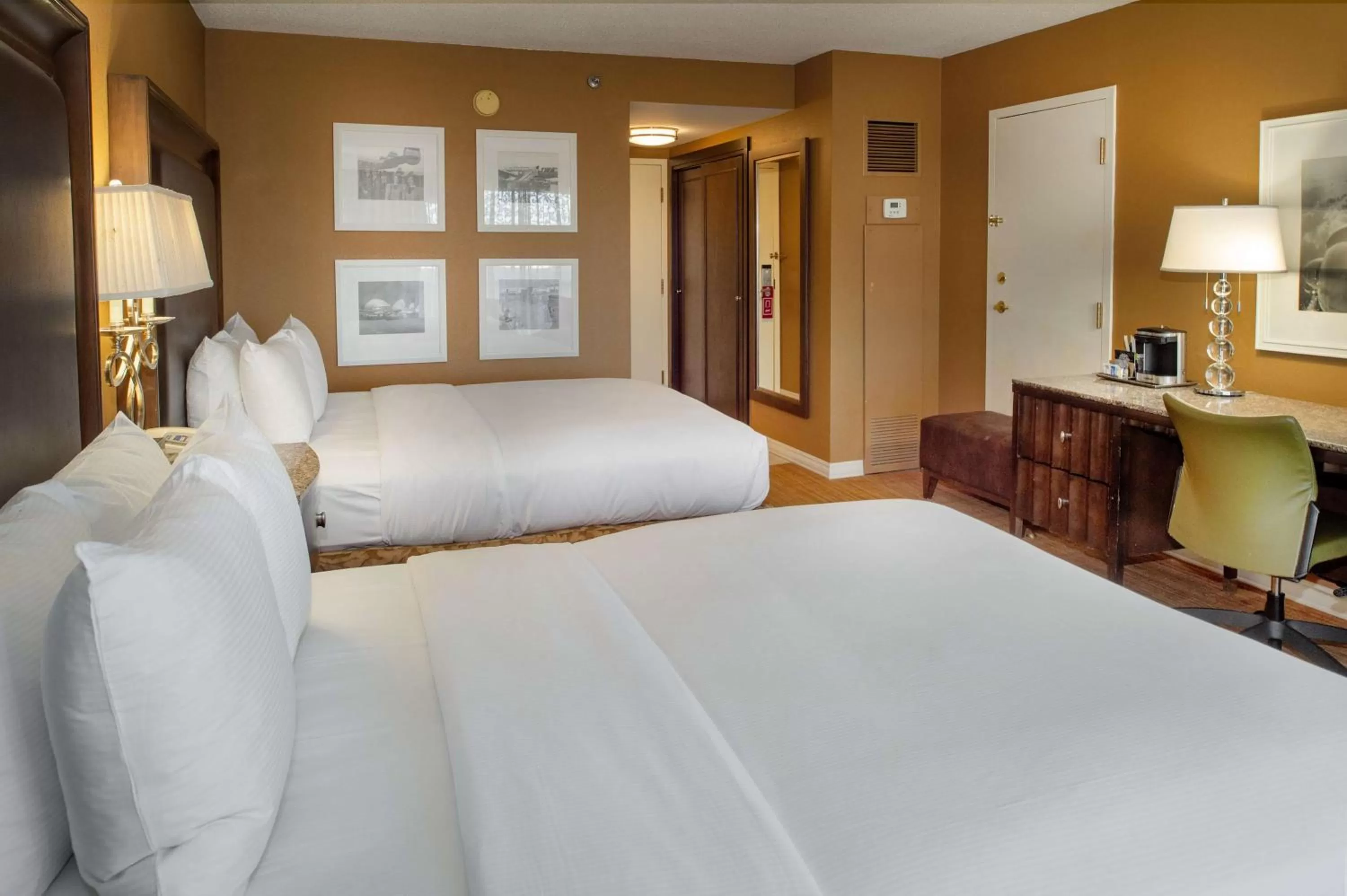 Bed in Hilton St. Louis Airport