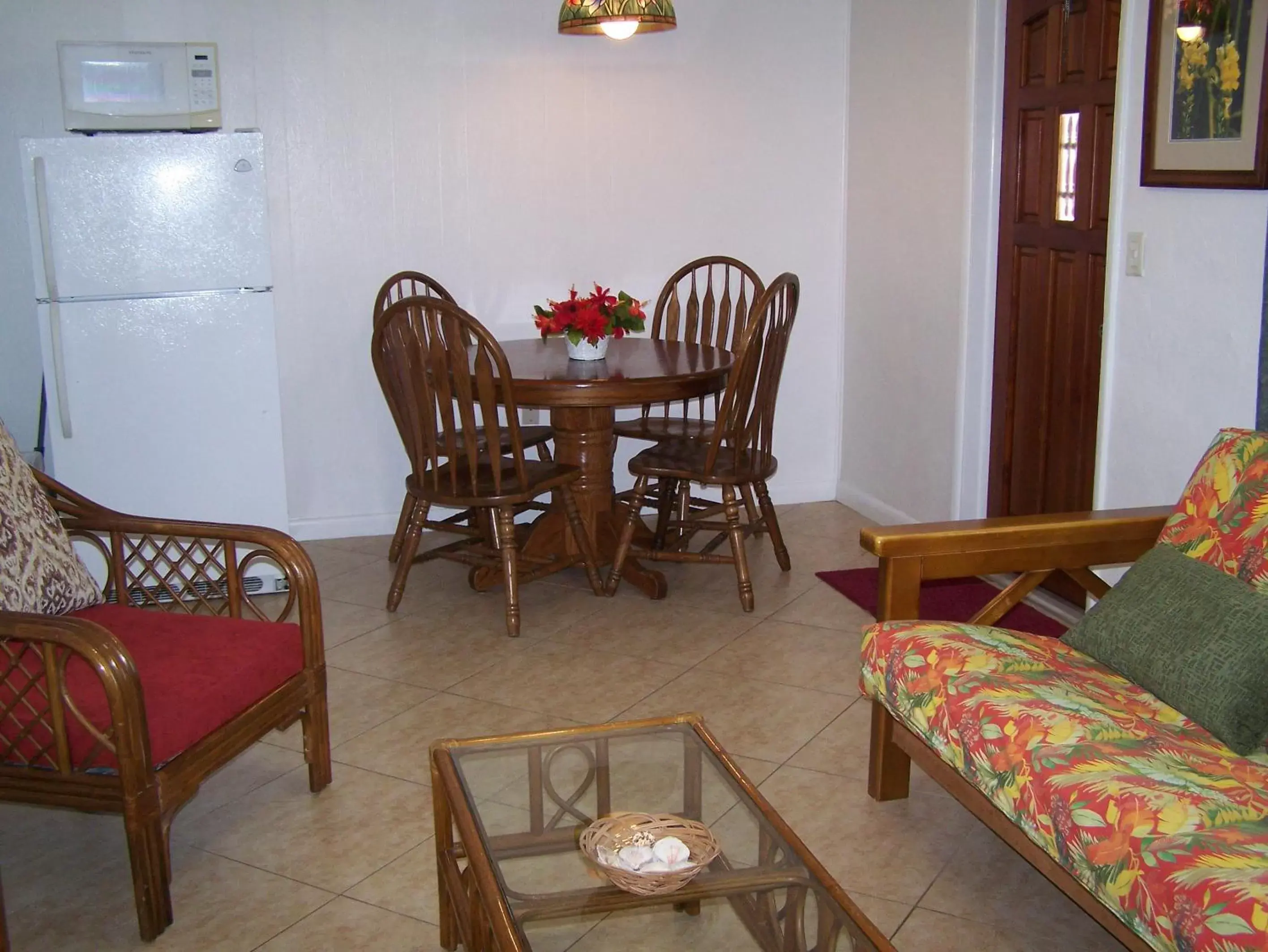 Living room, Dining Area in Rock Reef Resort