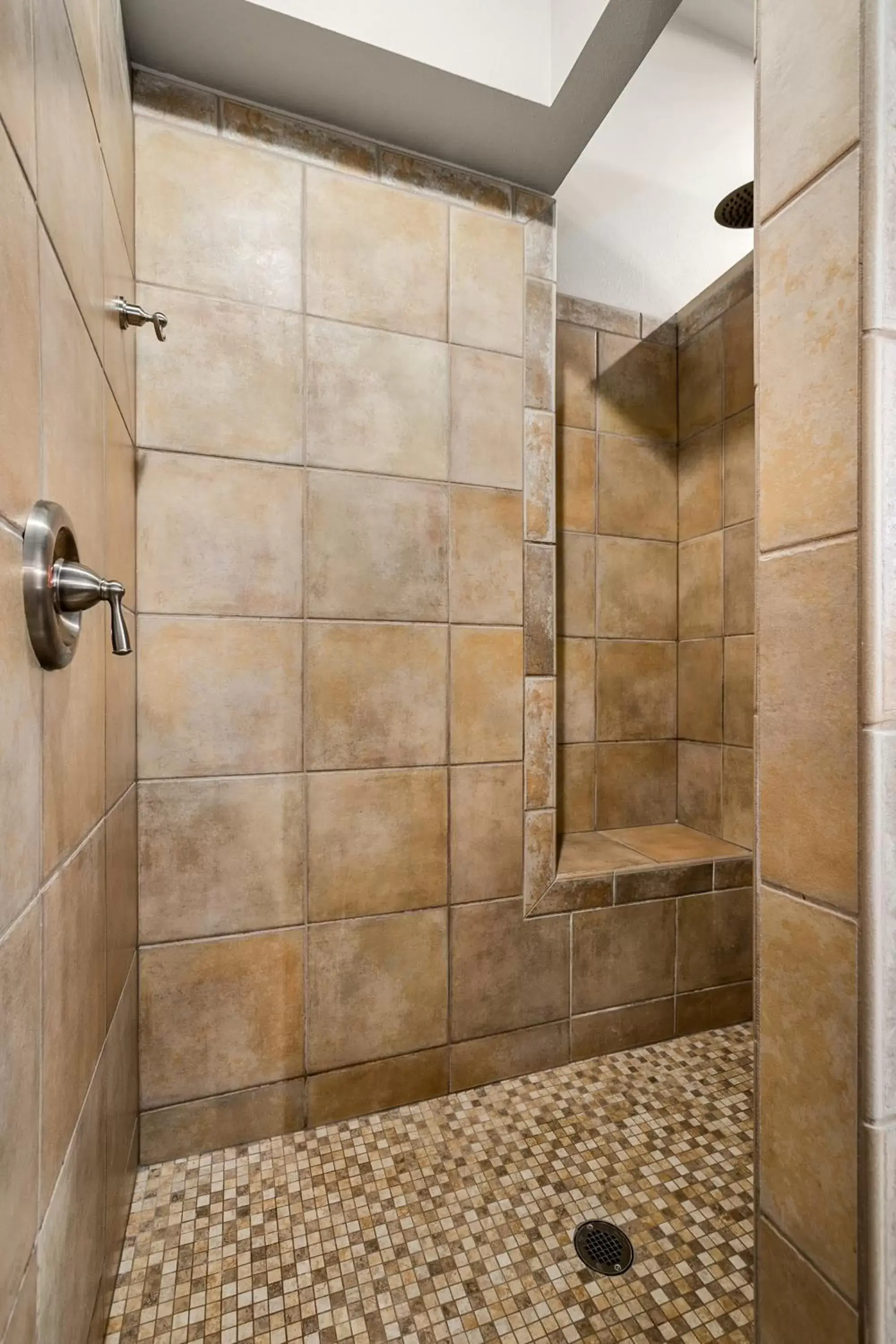 Shower, Bathroom in Saratoga Inn