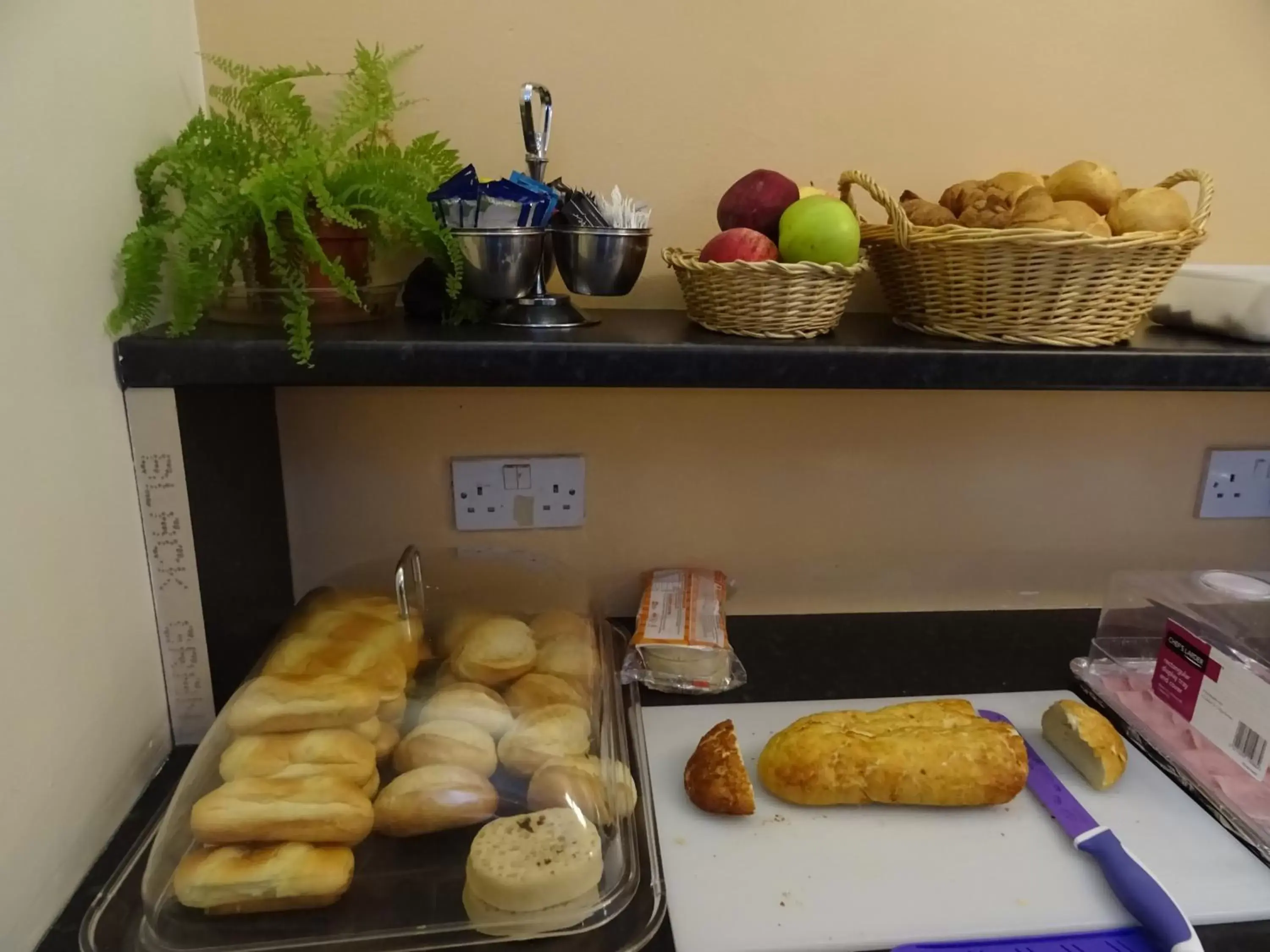 Continental breakfast, Food in The Gatwick White House Hotel