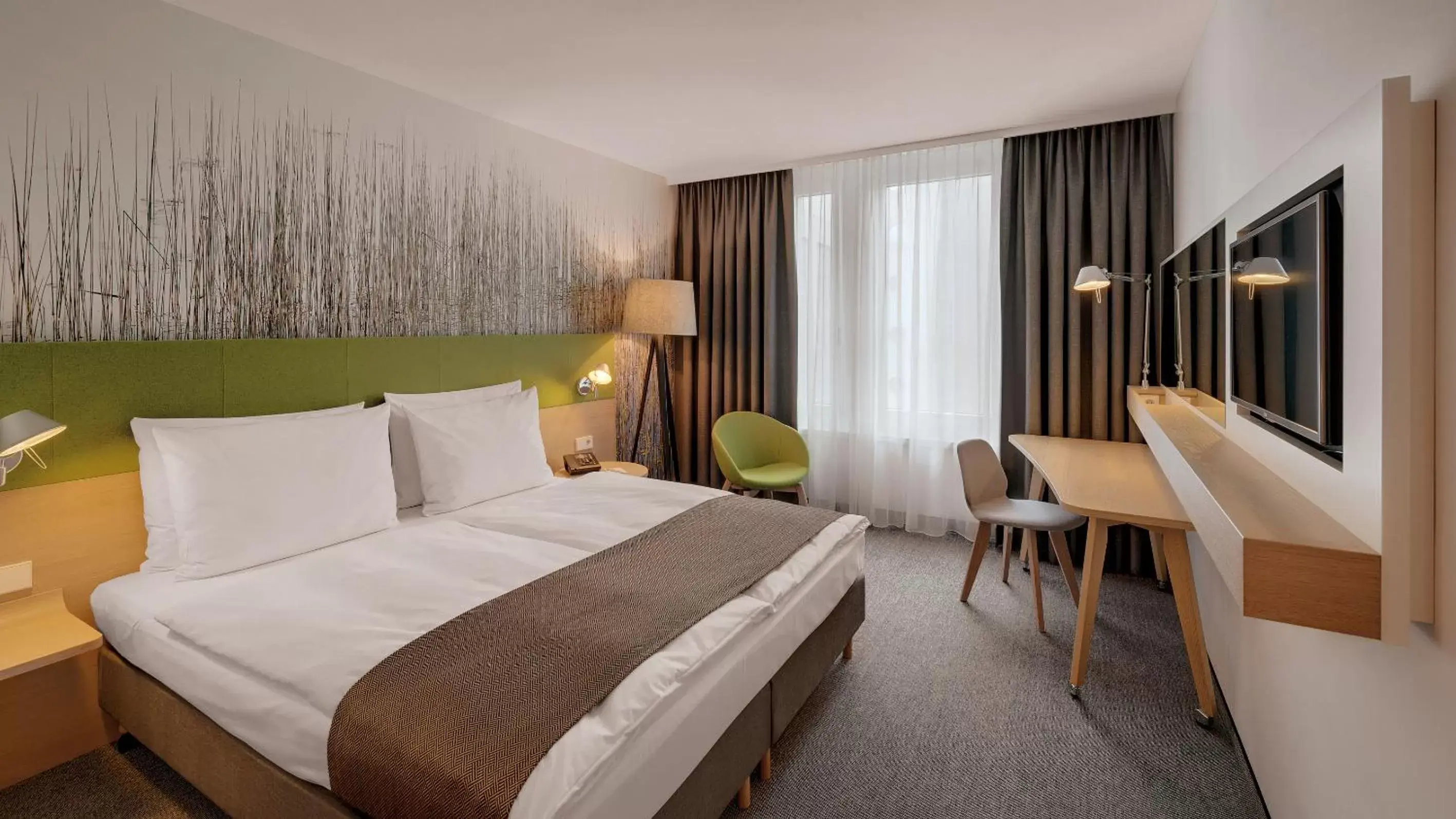 Bed in Holiday Inn Frankfurt - Alte Oper, an IHG Hotel