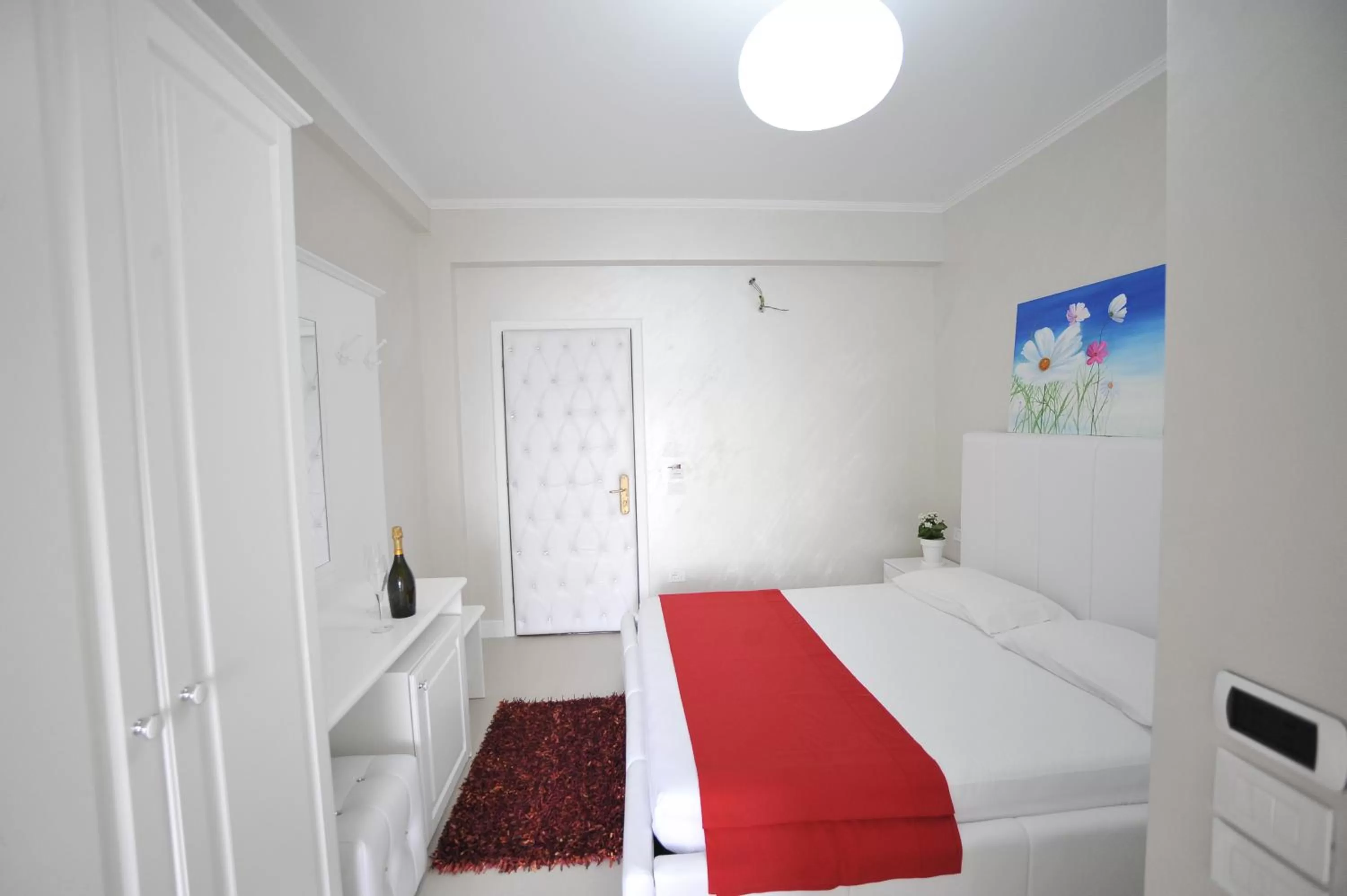 View (from property/room), Bed in Iliria Internacional Hotel