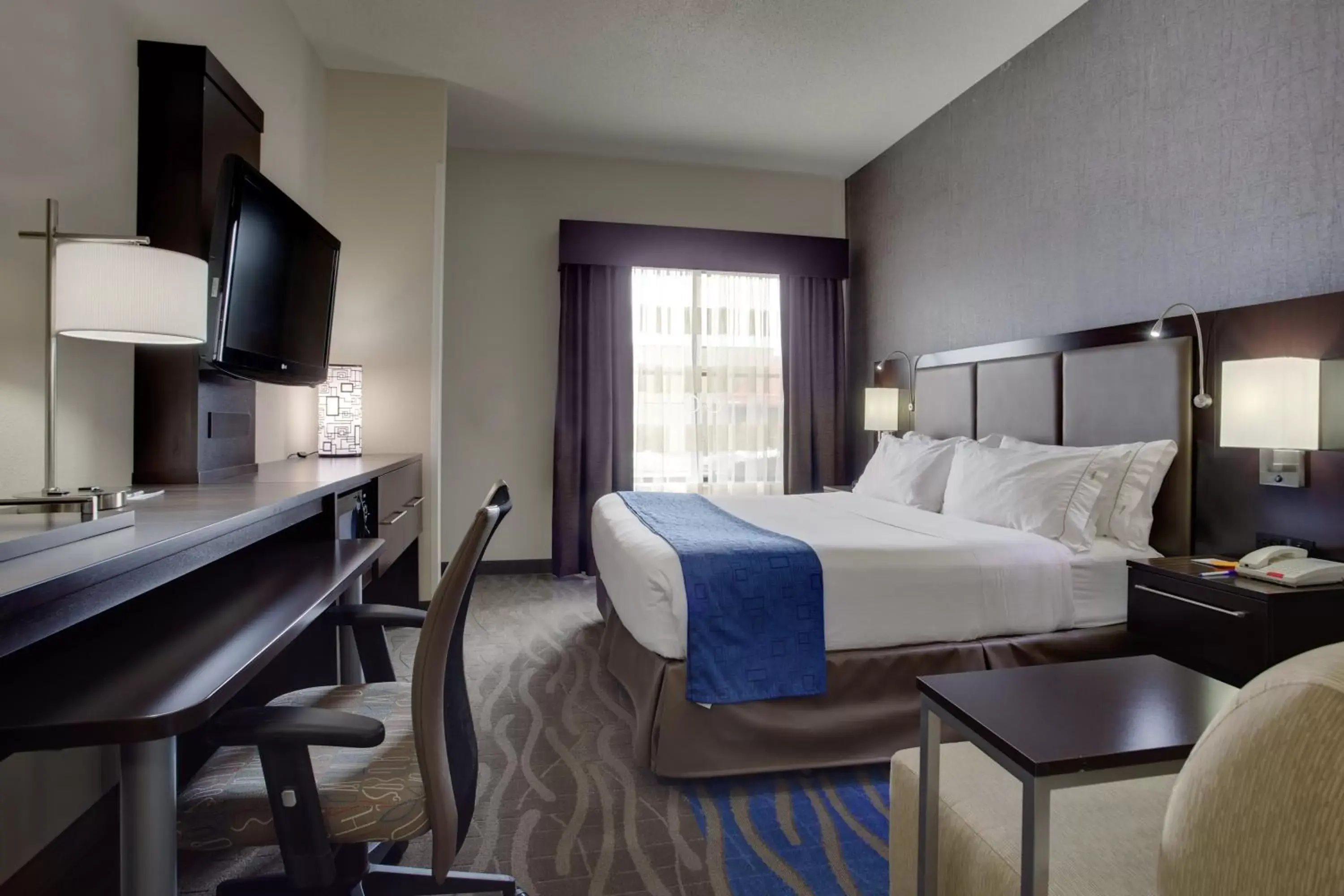 Photo of the whole room in Holiday Inn Express Hotel & Suites Meadowlands Area, an IHG Hotel