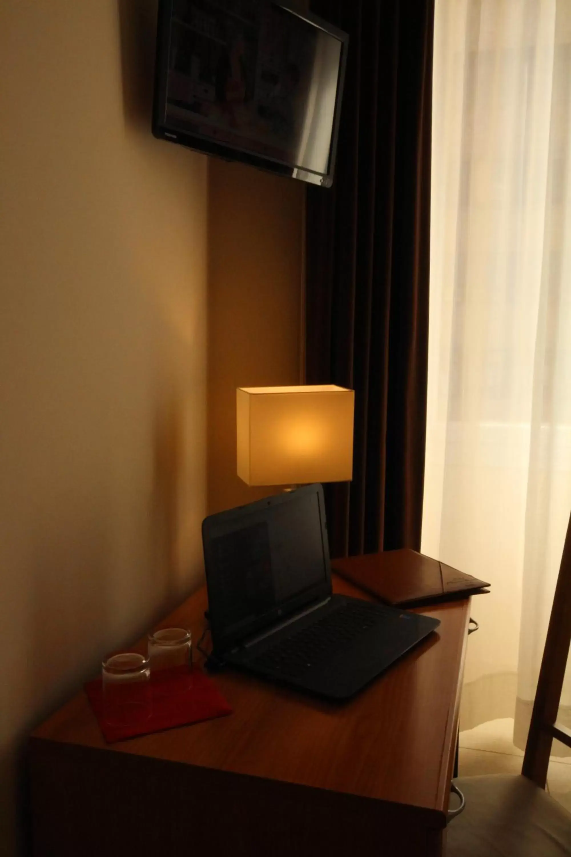 Bedroom, TV/Entertainment Center in Hotel Principe Eugenio