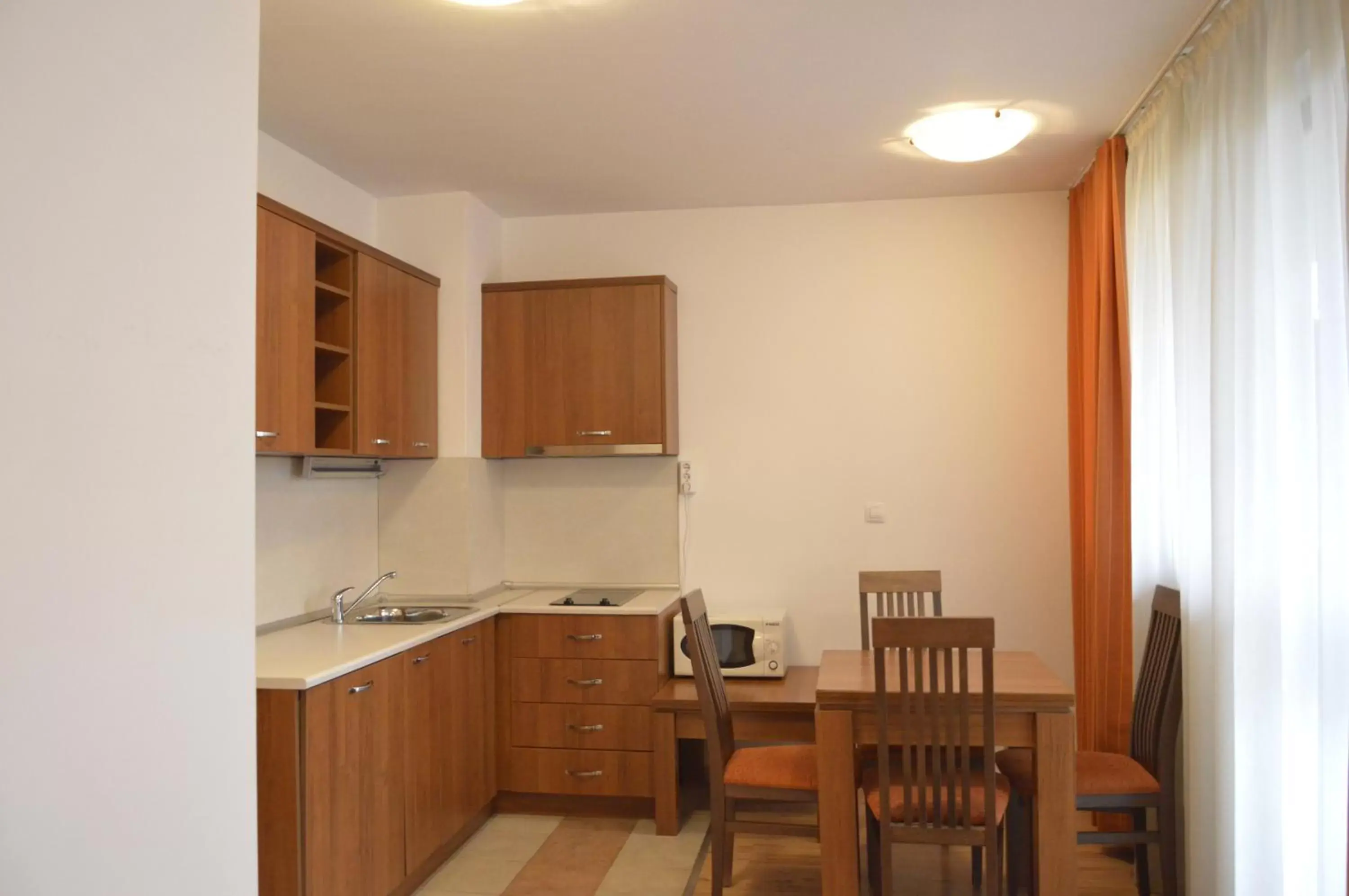 Dining area, Kitchen/Kitchenette in Aparthotel Winslow Highland