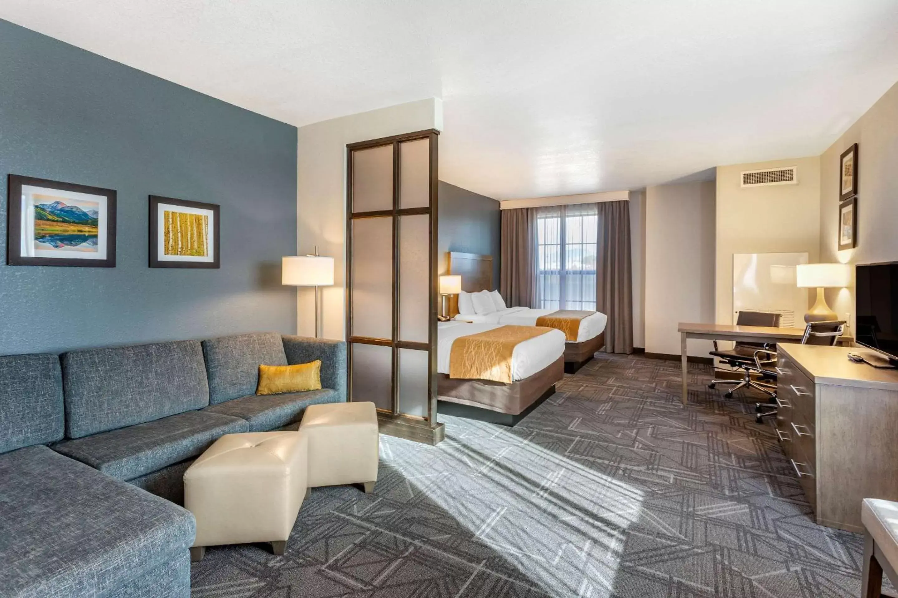 Bedroom, Seating Area in Comfort Inn & Suites Salt Lake City Airport