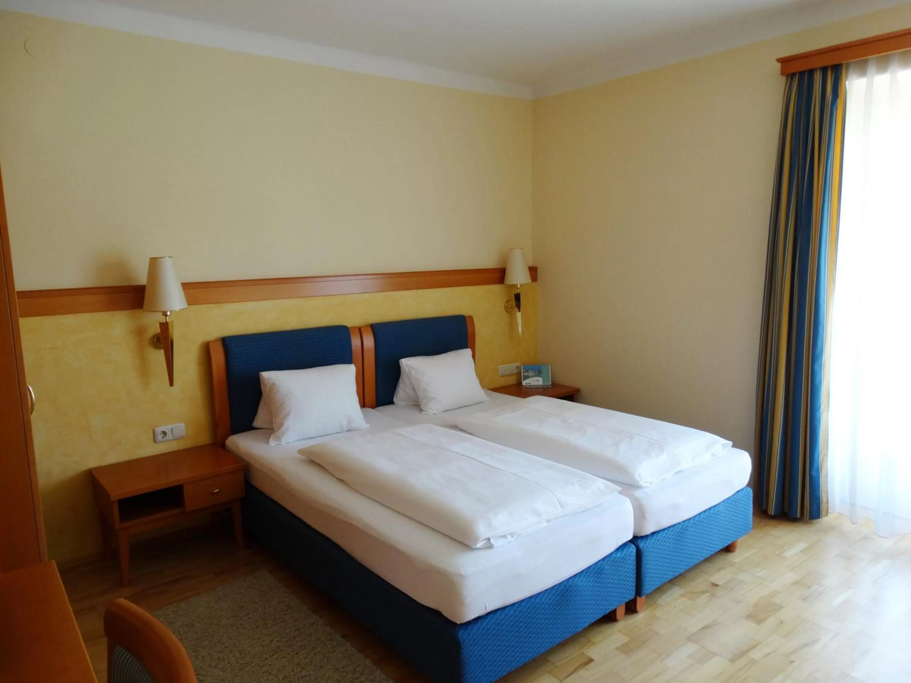 Bed in Hotel Locker & Legere